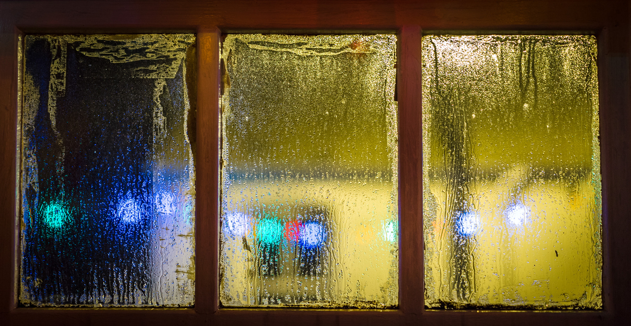 Sony a7S + Sony Sonnar T* FE 55mm F1.8 ZA sample photo. Lights in the rain photography