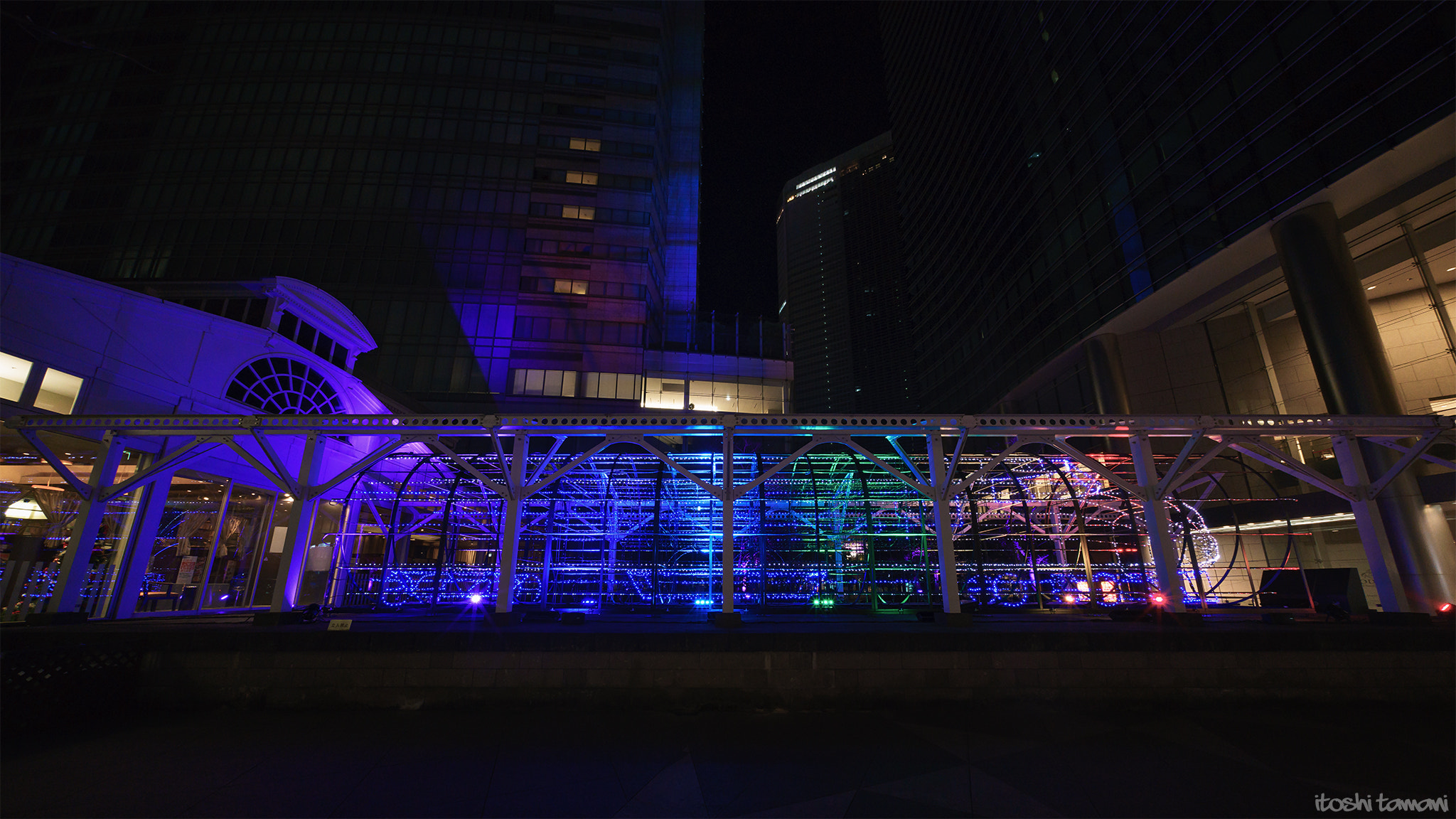 Sony a7R II + Voigtlander HELIAR-HYPER WIDE 10mm F5.6 sample photo. Shiodome twilight photography