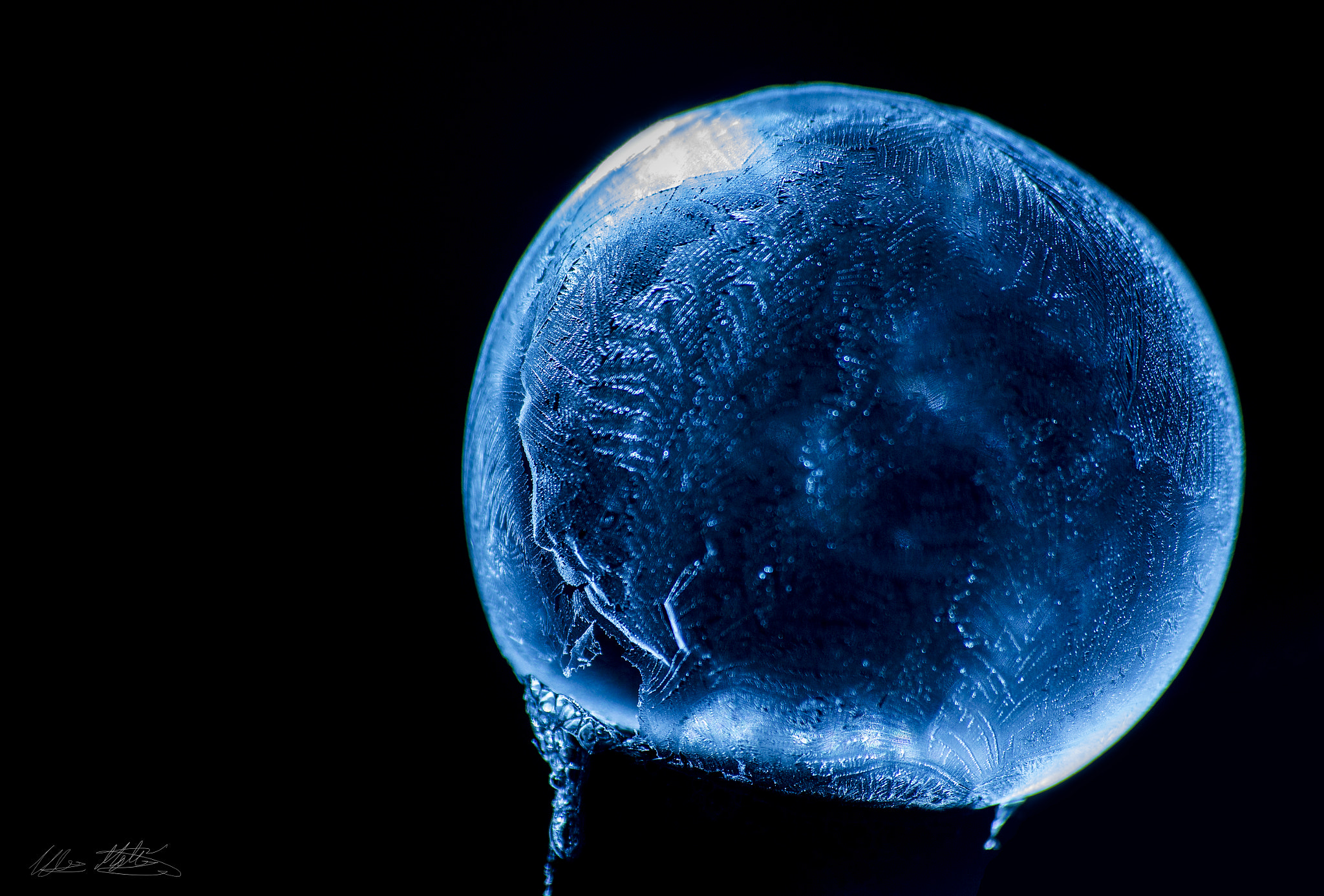 Sigma 70-300mm F4-5.6 APO DG Macro sample photo. Ice  bubble photography