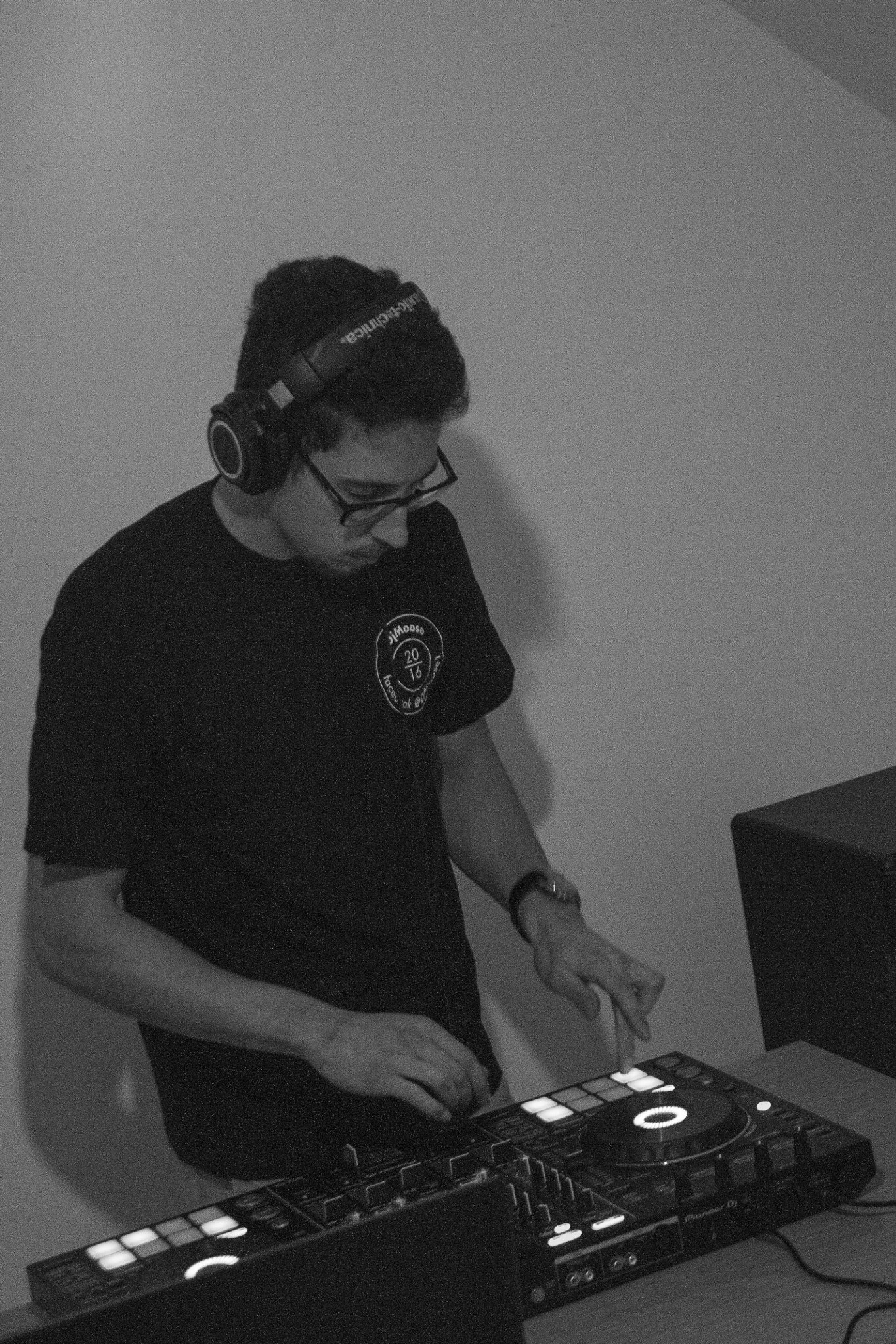 Sony Alpha DSLR-A500 sample photo. Dj moose at work photography