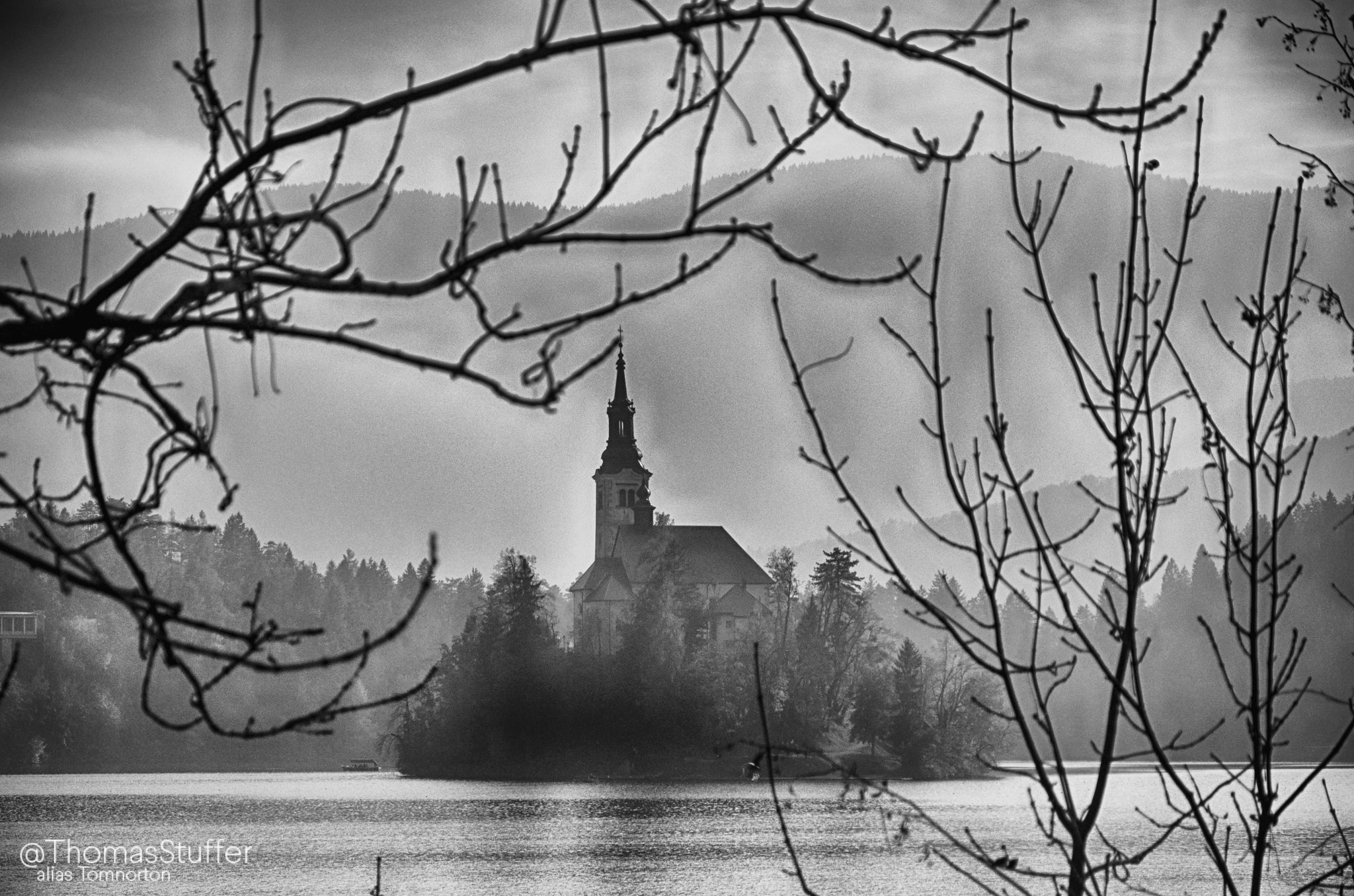 Nikon AF-S Nikkor 70-200mm F4G ED VR sample photo. B&w photography