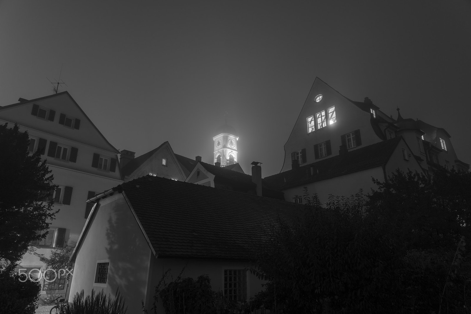 Sigma 24-70mm F2.8 EX DG HSM sample photo. Night shot of stadt am hof in regensburg with fog photography