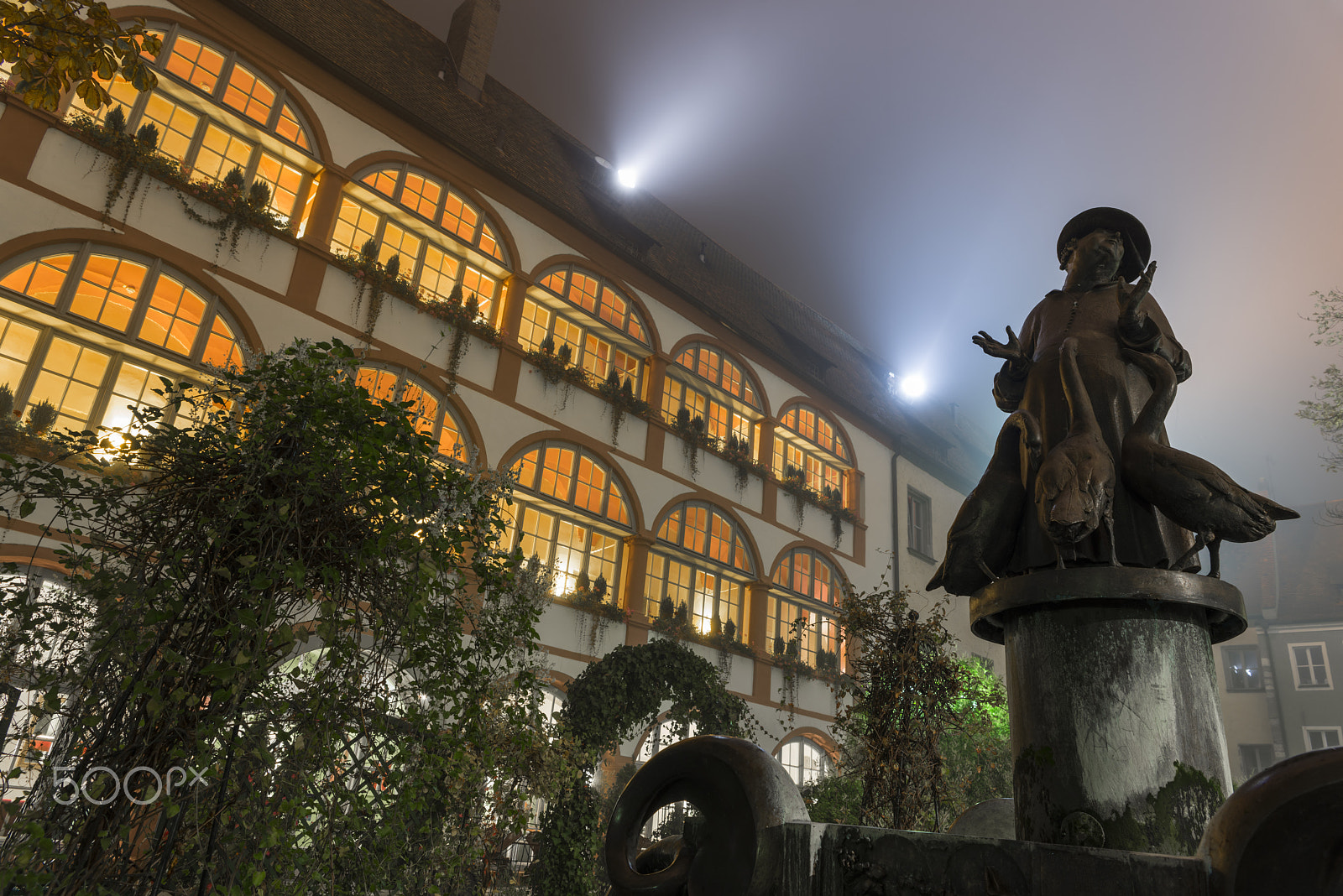 Sigma 24-70mm F2.8 EX DG HSM sample photo. Night shot of the goose preacher statue in regensb photography