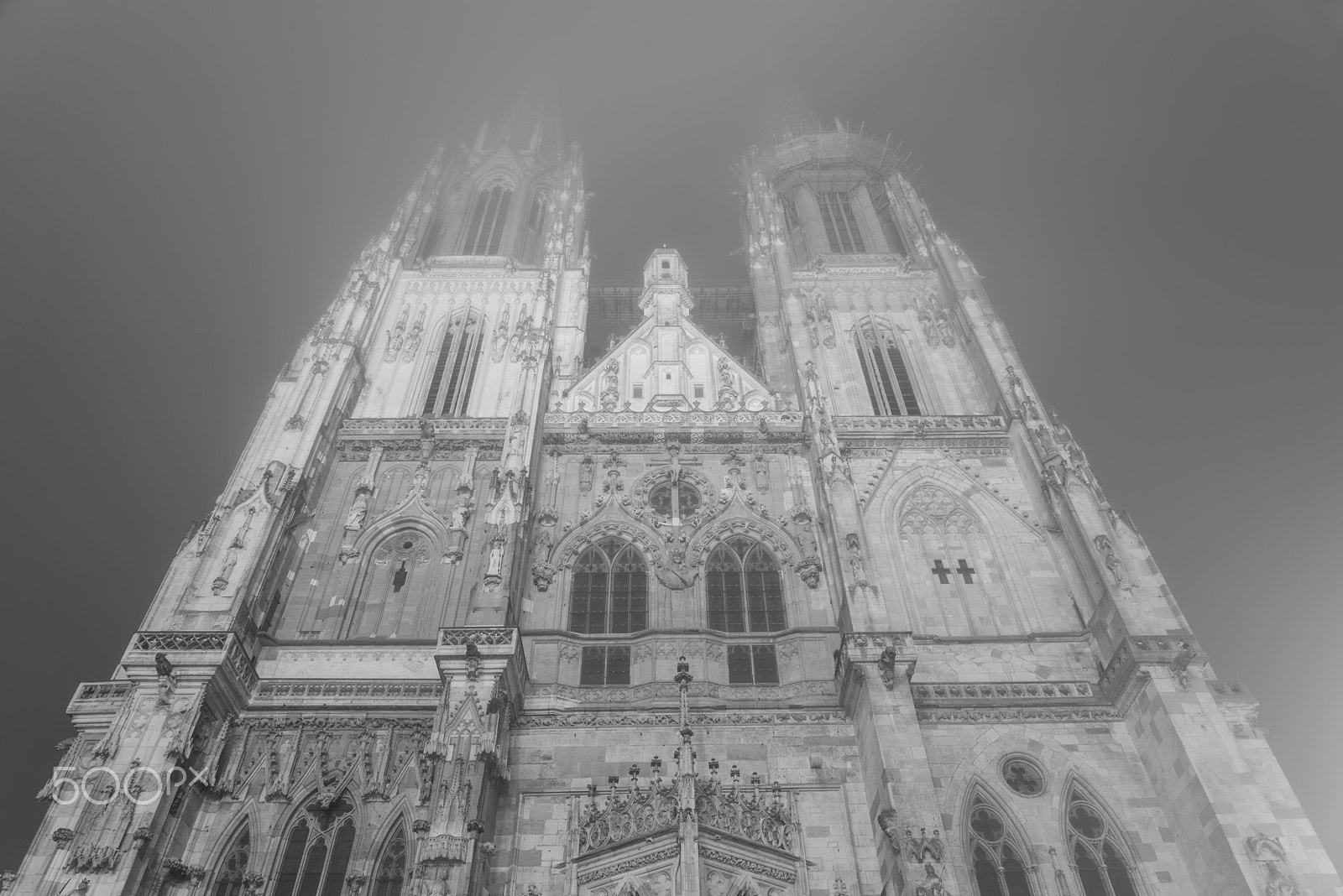 Sigma 24-70mm F2.8 EX DG HSM sample photo. Night shot of the regensburg cathedral st. peter w photography