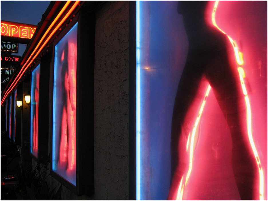 Canon POWERSHOT A710 IS sample photo. Neon open photography