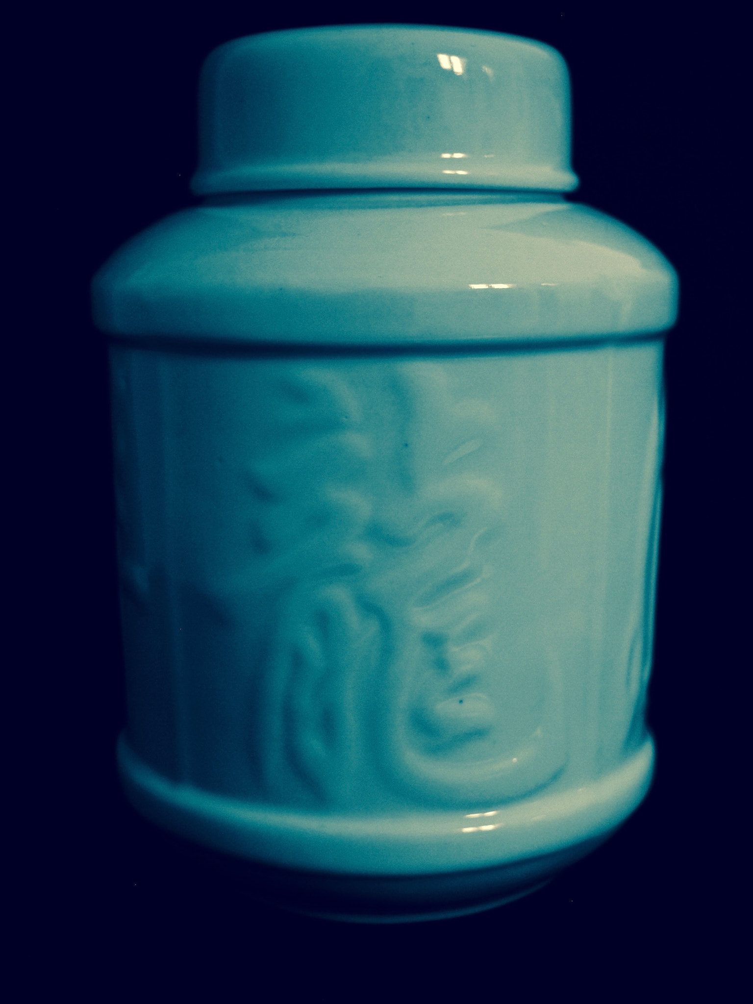 Olympus Zuiko Digital 25mm F2.8 Pancake sample photo. 龍 dragon - tea urn photography