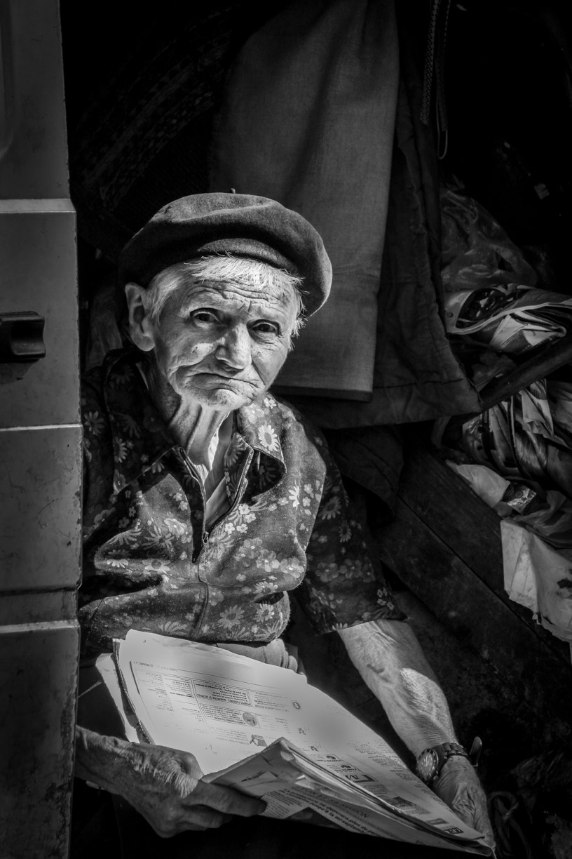 Canon EOS 500D (EOS Rebel T1i / EOS Kiss X3) + EF75-300mm f/4-5.6 sample photo. An old lady  photography