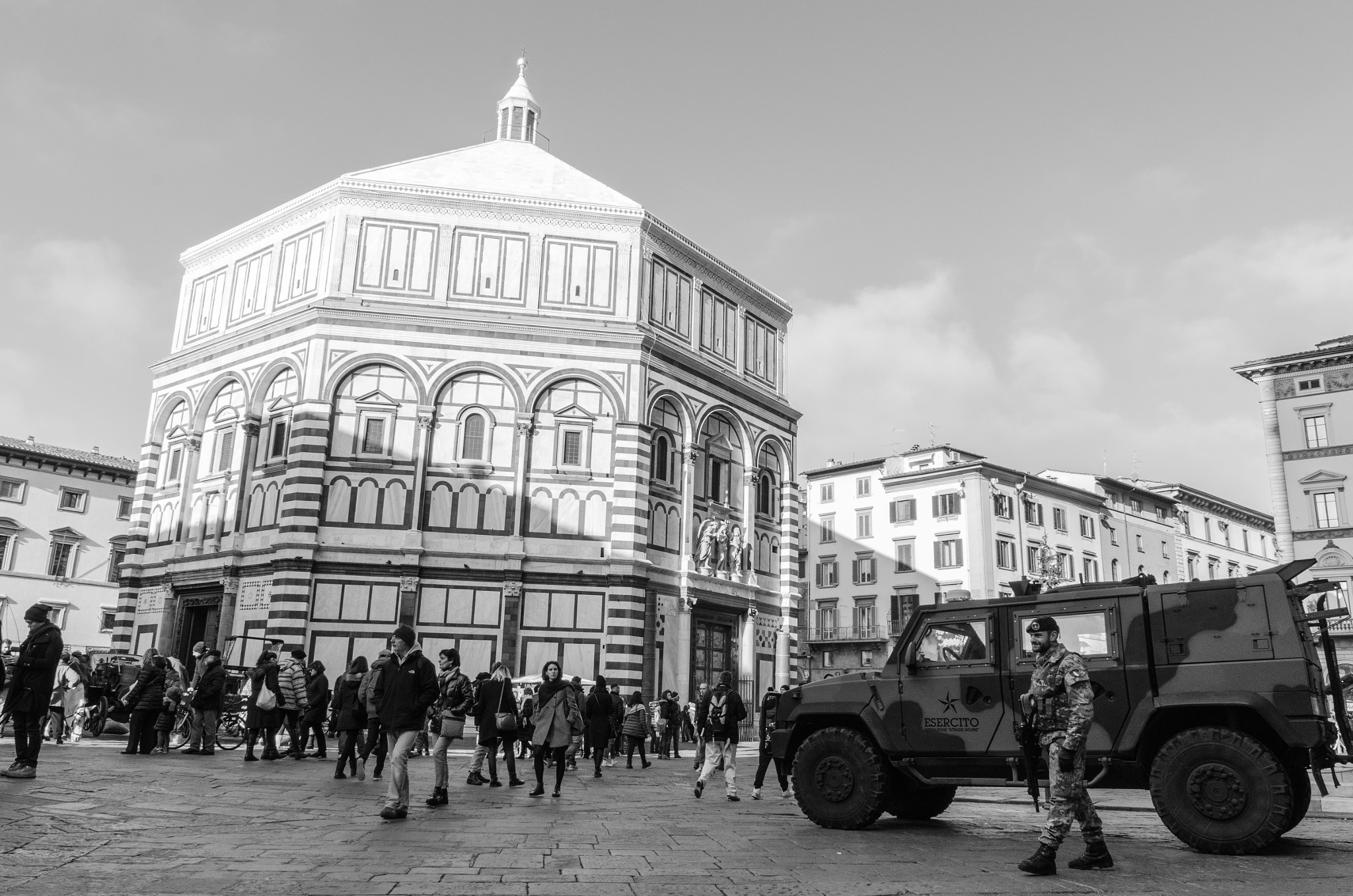 Nikon D7000 + Sigma 17-70mm F2.8-4 DC Macro OS HSM | C sample photo. Florence under terrorism risk photography