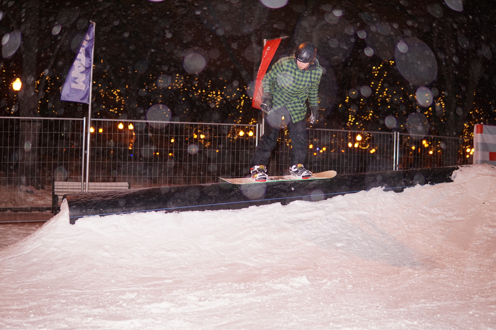 Sony a6000 + Sigma 30mm F1.4 DC DN | C sample photo. Snowboard park photography