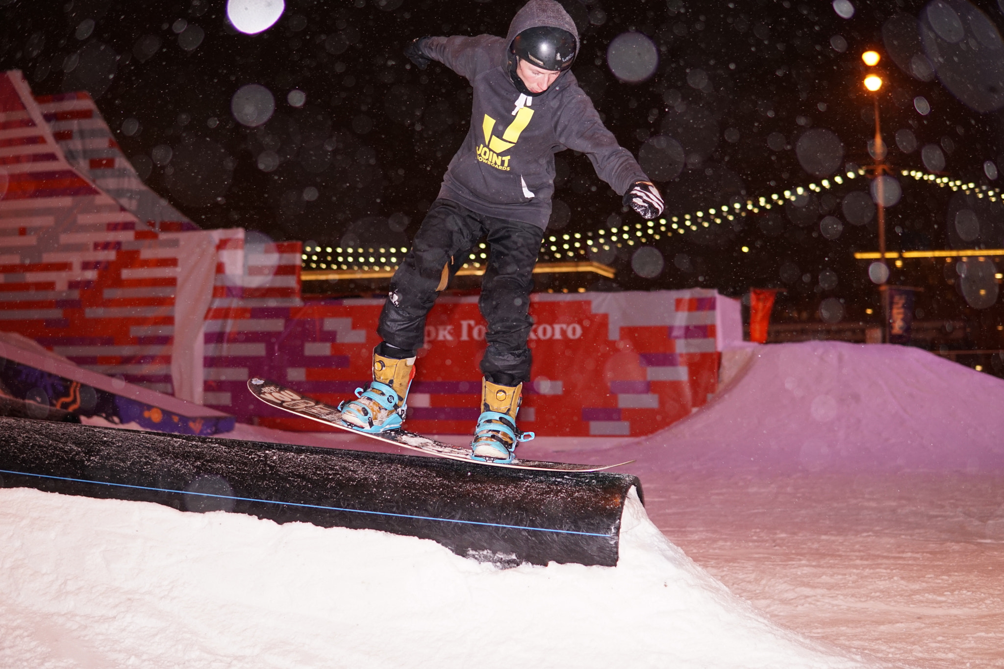 Sony a6000 + Sigma 30mm F1.4 DC DN | C sample photo. Snowboard park photography