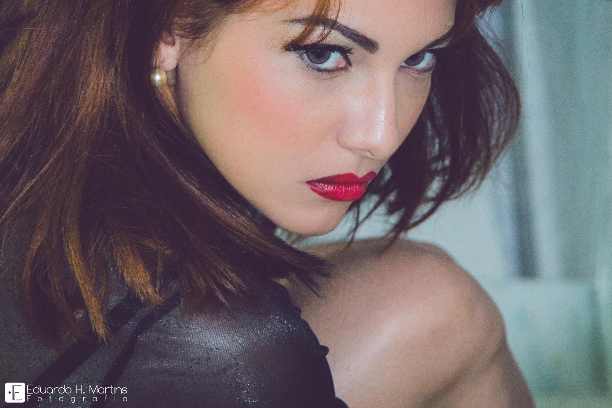 Canon EF-S 18-200mm F3.5-5.6 IS sample photo. Pretty woman photography