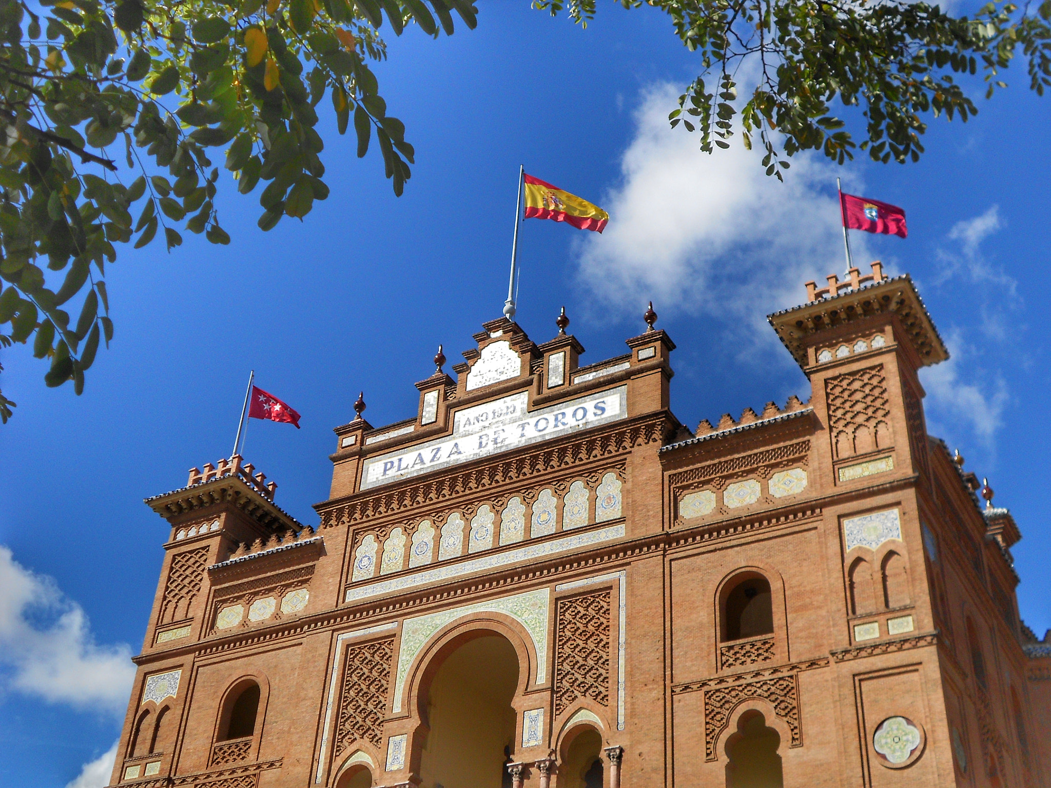 Nikon COOLPIX S2600 sample photo. Plaza de toros photography