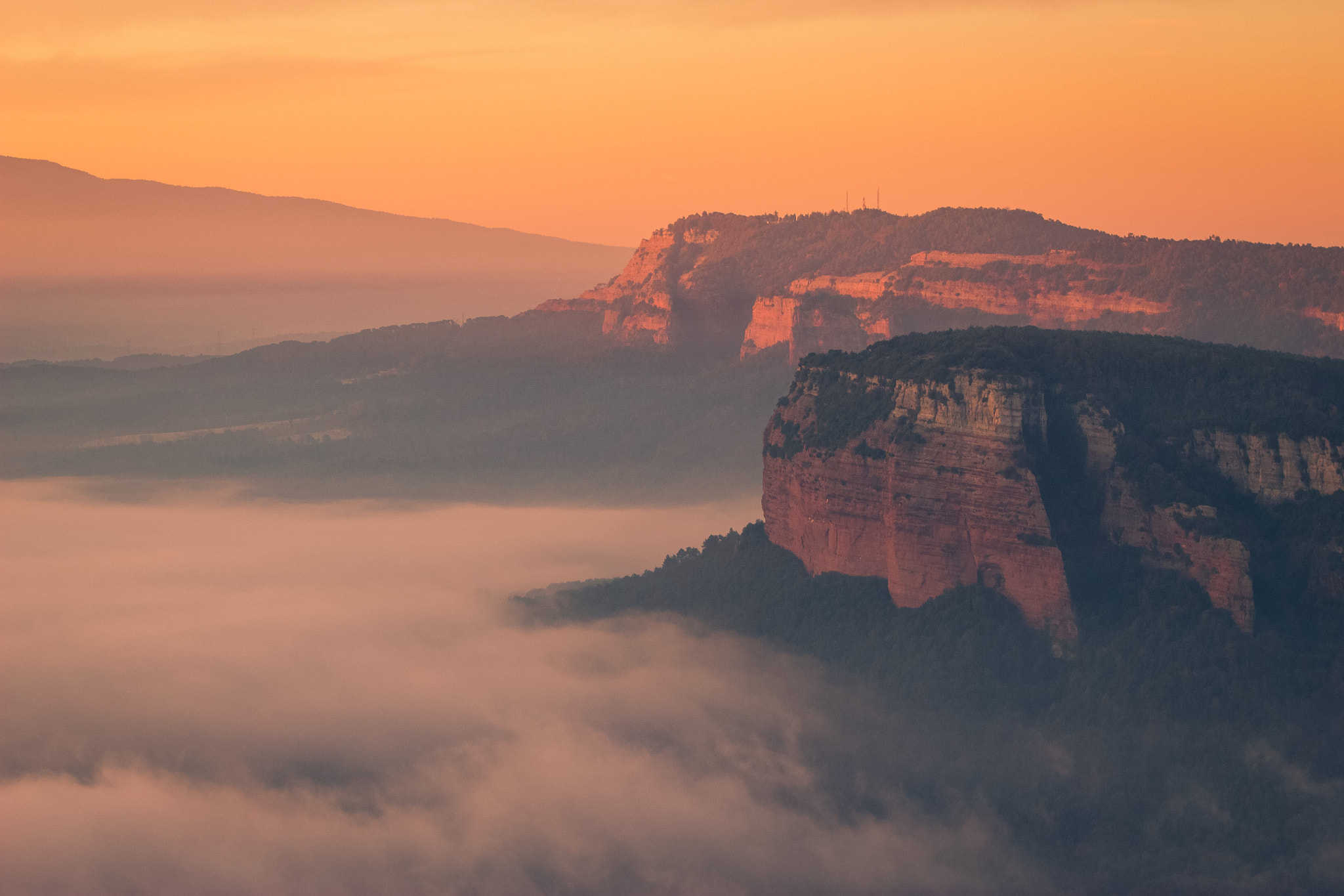 Canon EOS 100D (EOS Rebel SL1 / EOS Kiss X7) + EF75-300mm f/4-5.6 sample photo. First rays of sun over fog,tavertet-catalunya photography