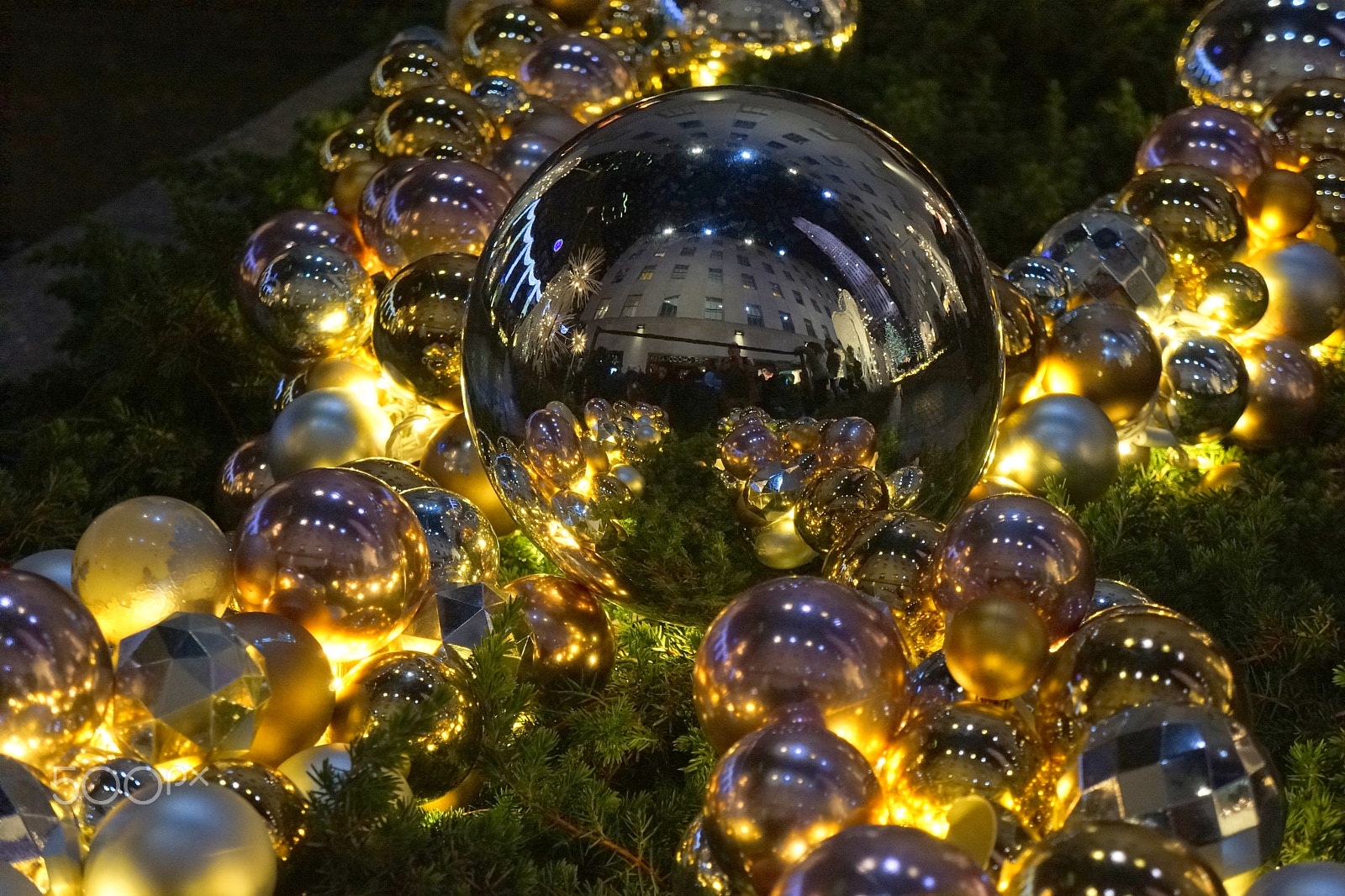 Sony E 18-55mm F3.5-5.6 OSS sample photo. Christmas decorations new york city photography