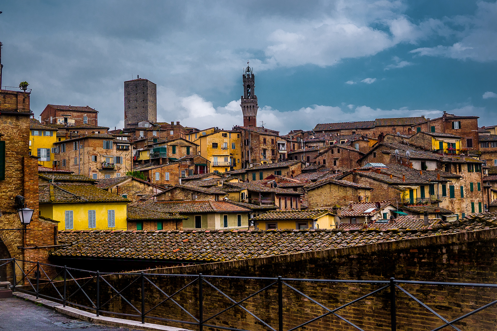 Sony a7 + Sigma 30mm F2.8 EX DN sample photo. The amazing stone houses of siena photography