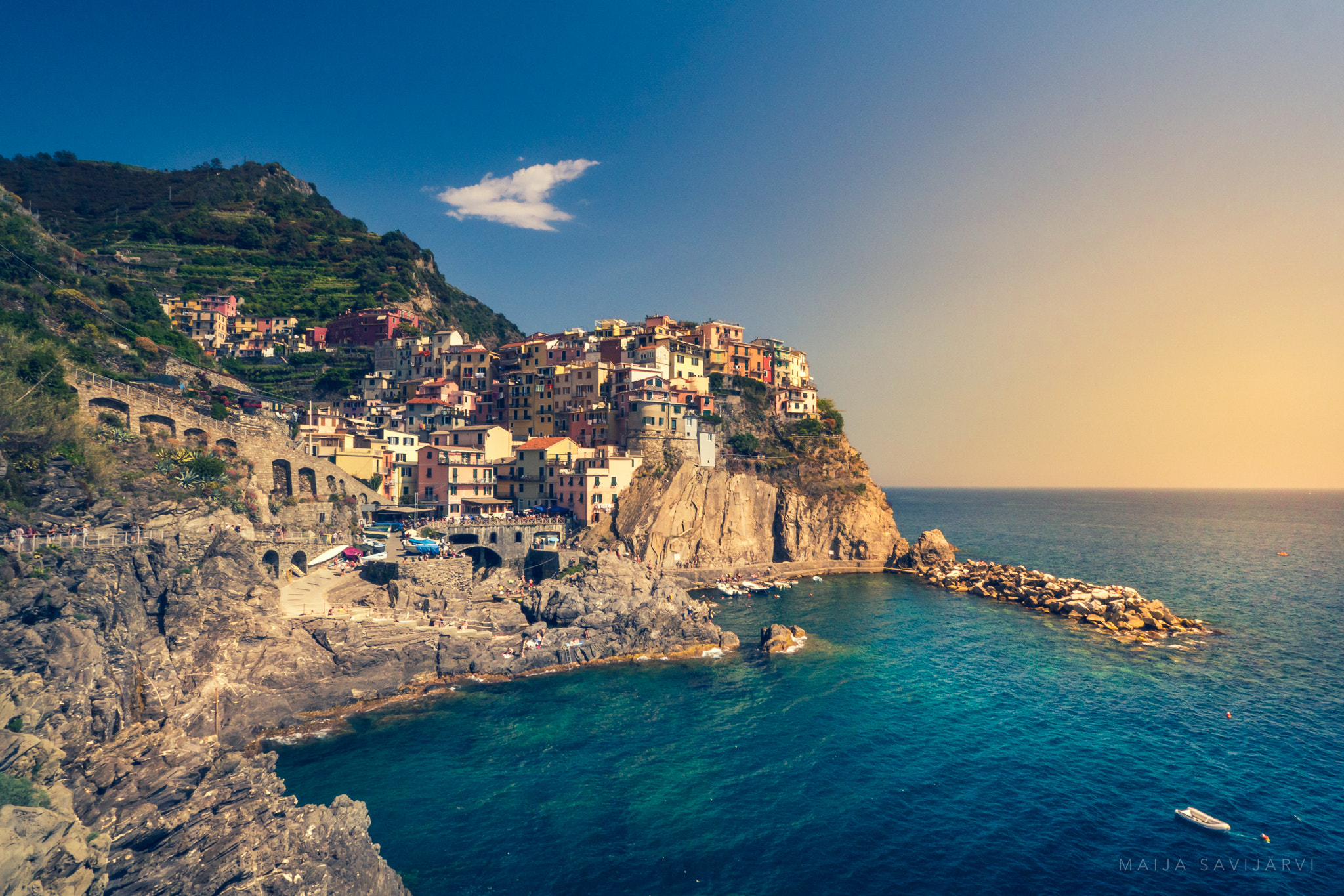 Olympus OM-D E-M10 + OLYMPUS M.9-18mm F4.0-5.6 sample photo. Manarola, cinque terre, italy photography