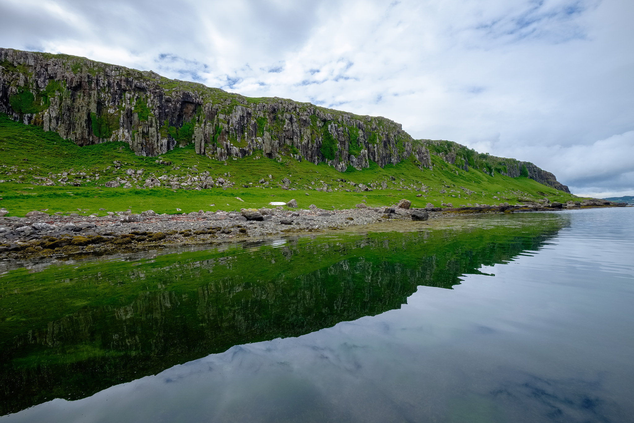 Fujifilm X-T10 + Fujifilm XF 10-24mm F4 R OIS sample photo. Staffin bay photography