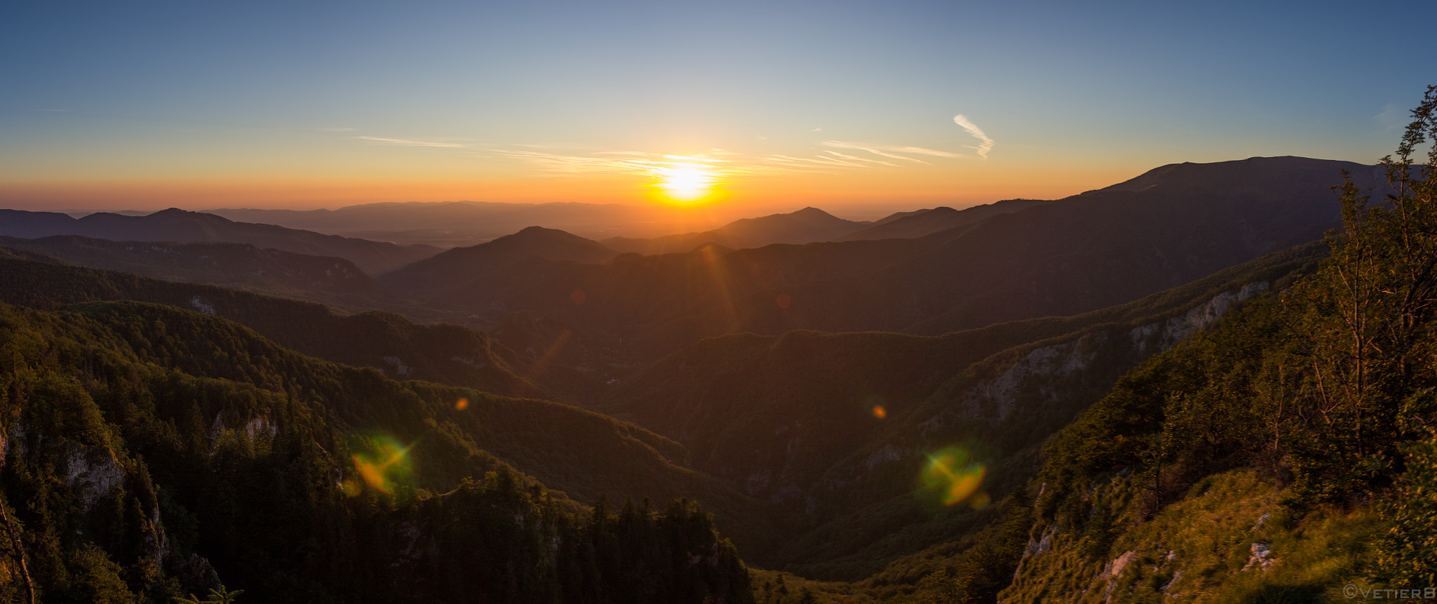 Canon EOS 60D + Canon EF 17-35mm f/2.8L sample photo. Natural valley photography