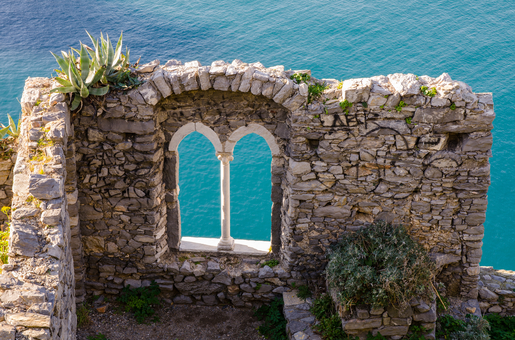 Sigma 17-70mm F2.8-4 DC Macro OS HSM | C sample photo. A window on the sea photography