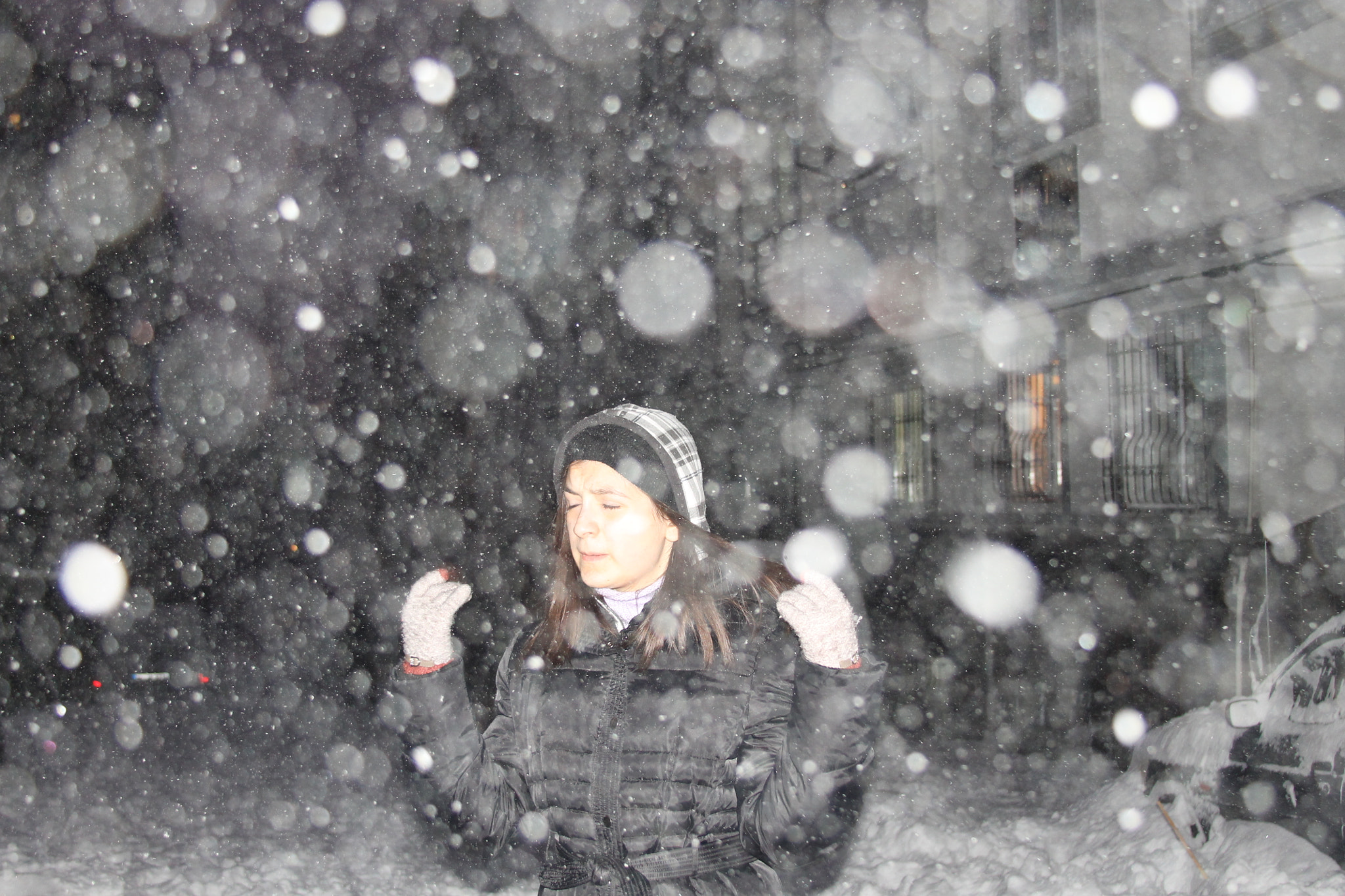 Canon EOS 1100D (EOS Rebel T3 / EOS Kiss X50) sample photo. A girl in the snow photography