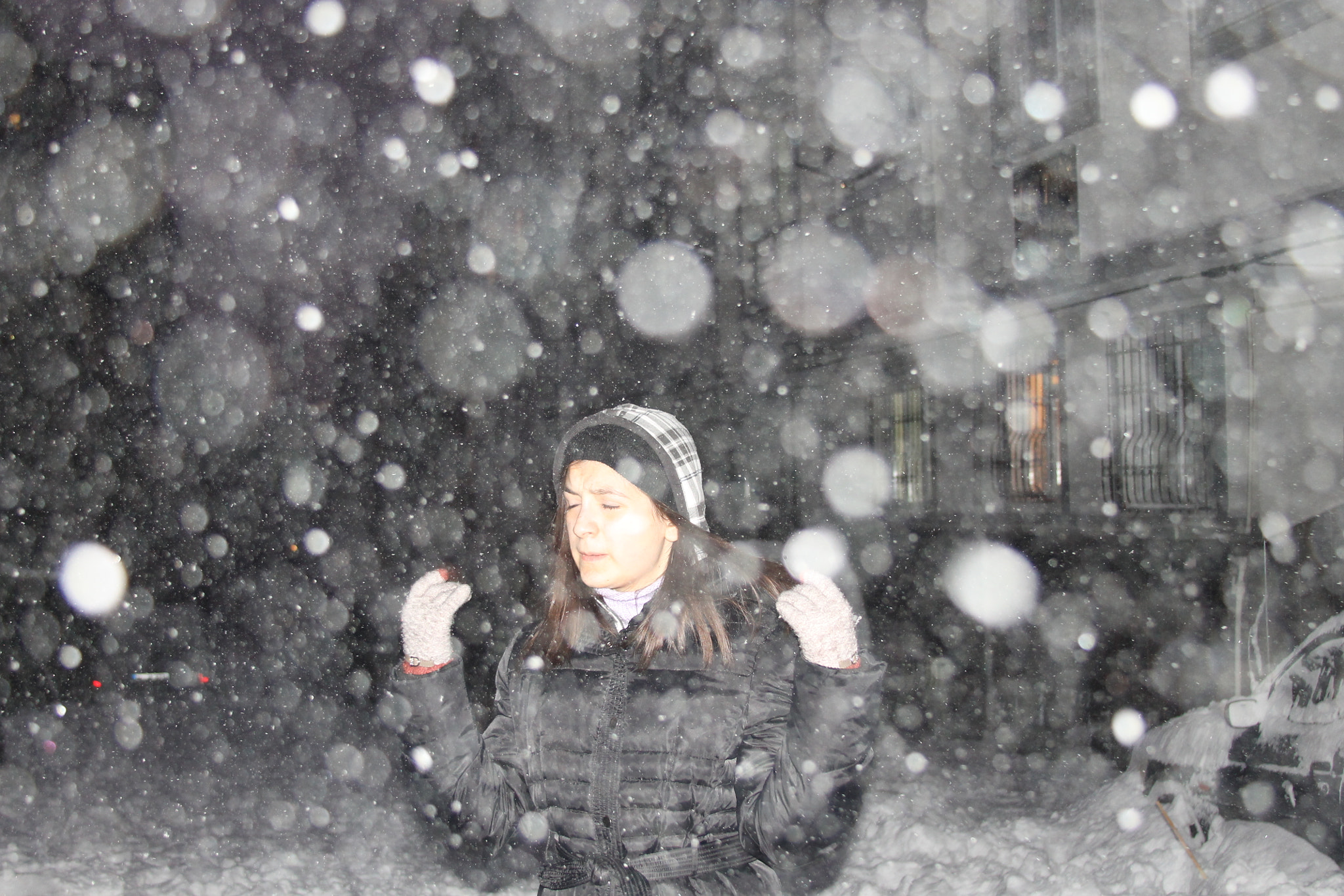 Canon EF 28-135mm F3.5-5.6 IS USM sample photo. A girl in the snow photography