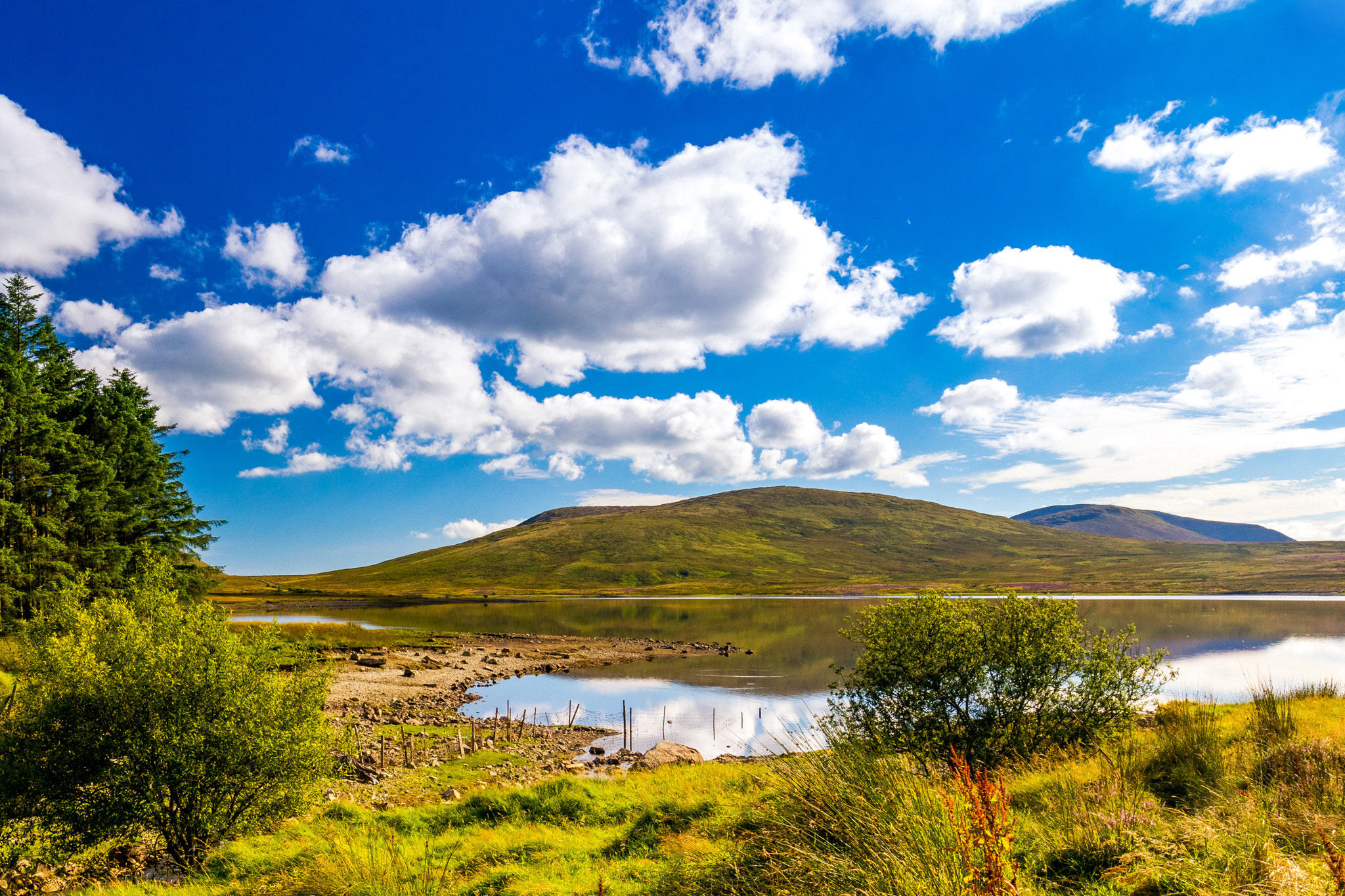 Canon EF 16-35mm F4L IS USM sample photo. Blue skies over spelga dam photography