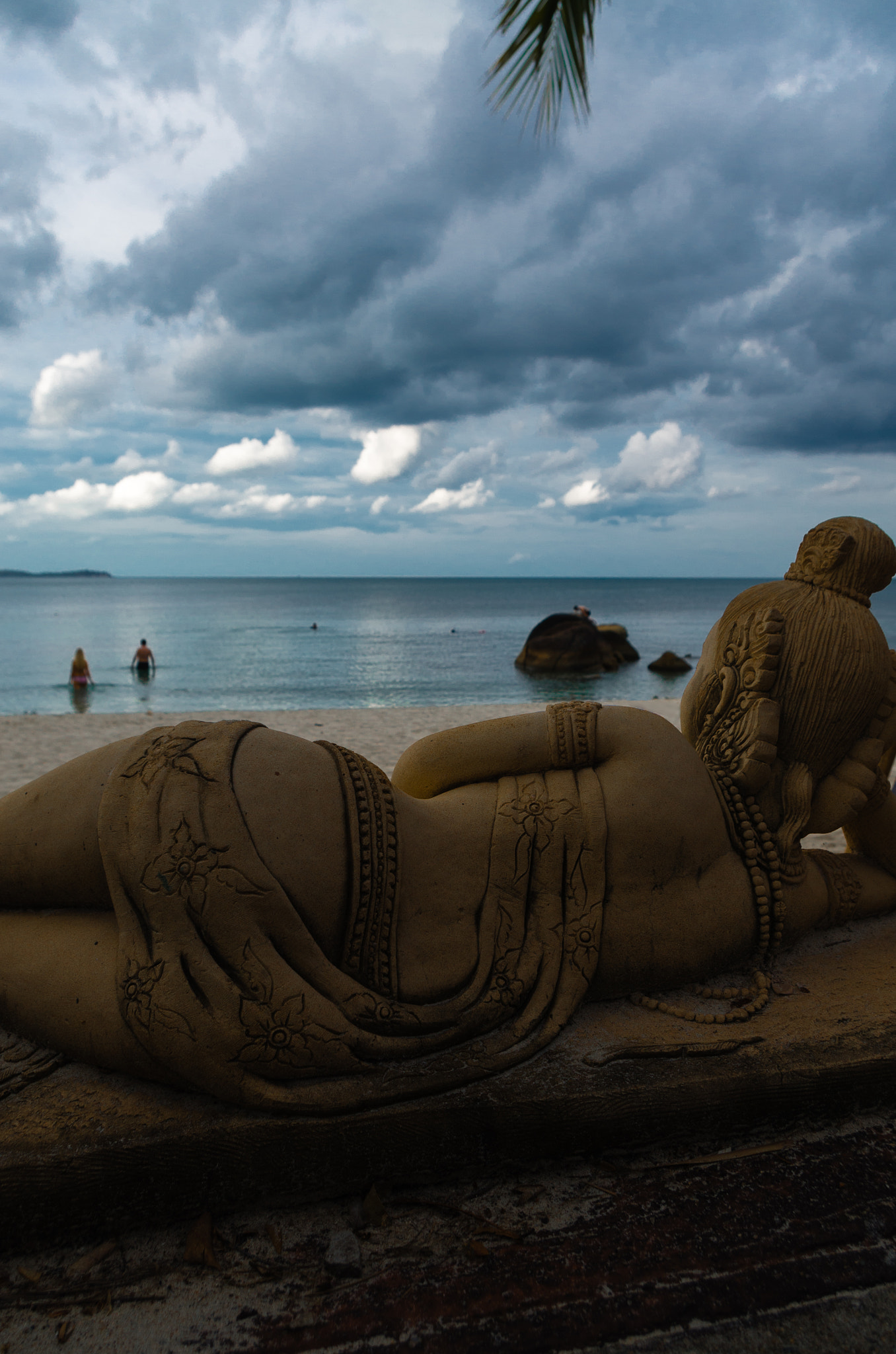 Pentax smc DA 18-55mm F3.5-5.6 AL WR sample photo. Watching the sea photography