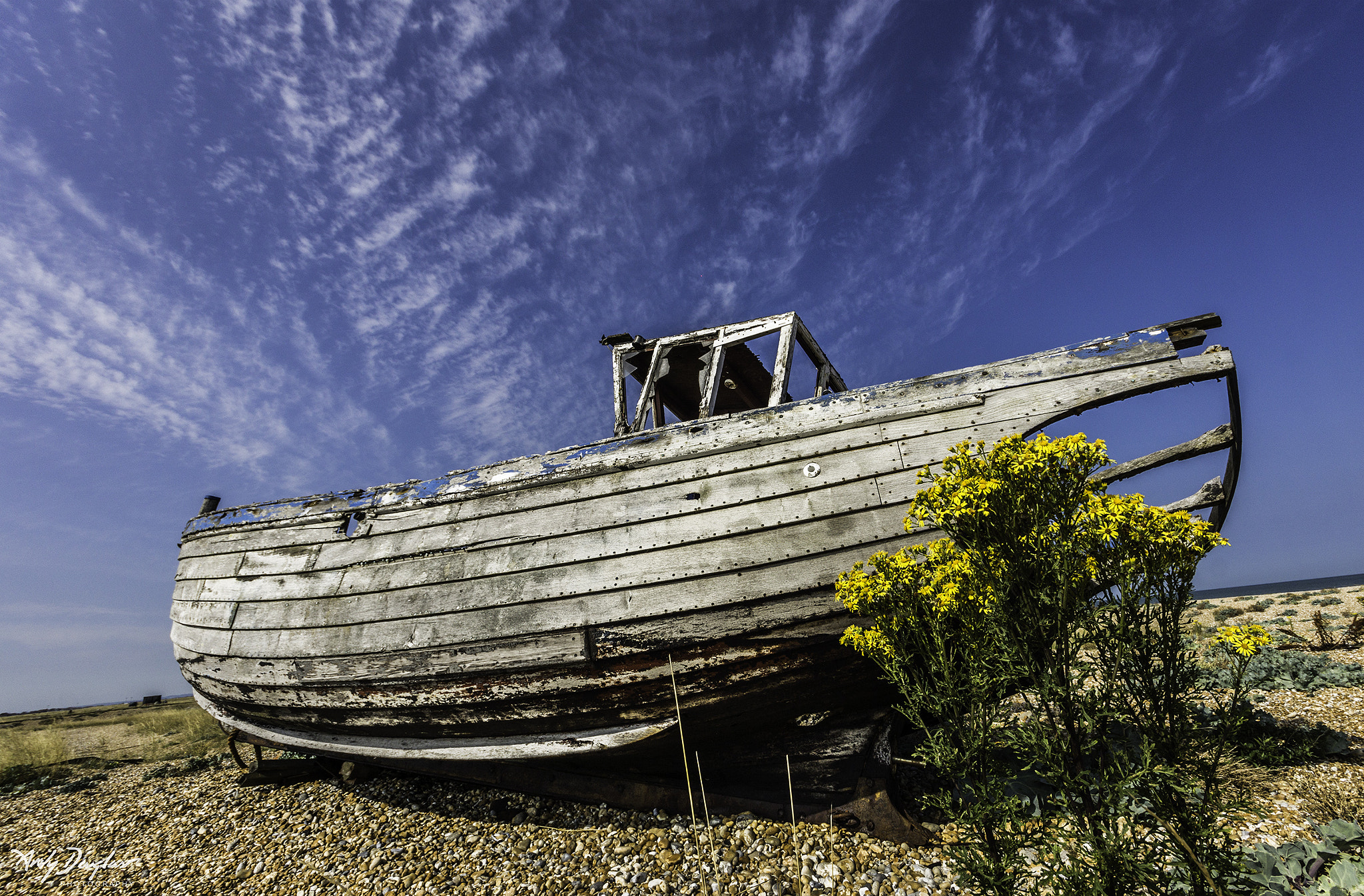 Sigma AF 10-20mm F4-5.6 EX DC sample photo. Old boat yellow photography