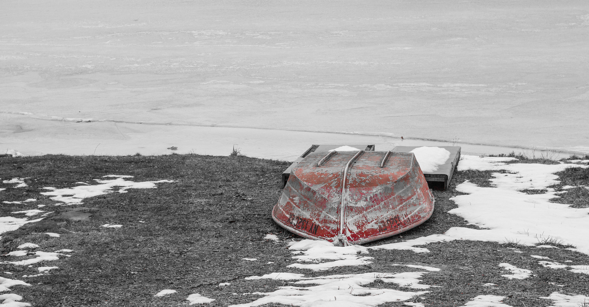 Canon EOS 550D (EOS Rebel T2i / EOS Kiss X4) sample photo. Red boat on a cold shore photography