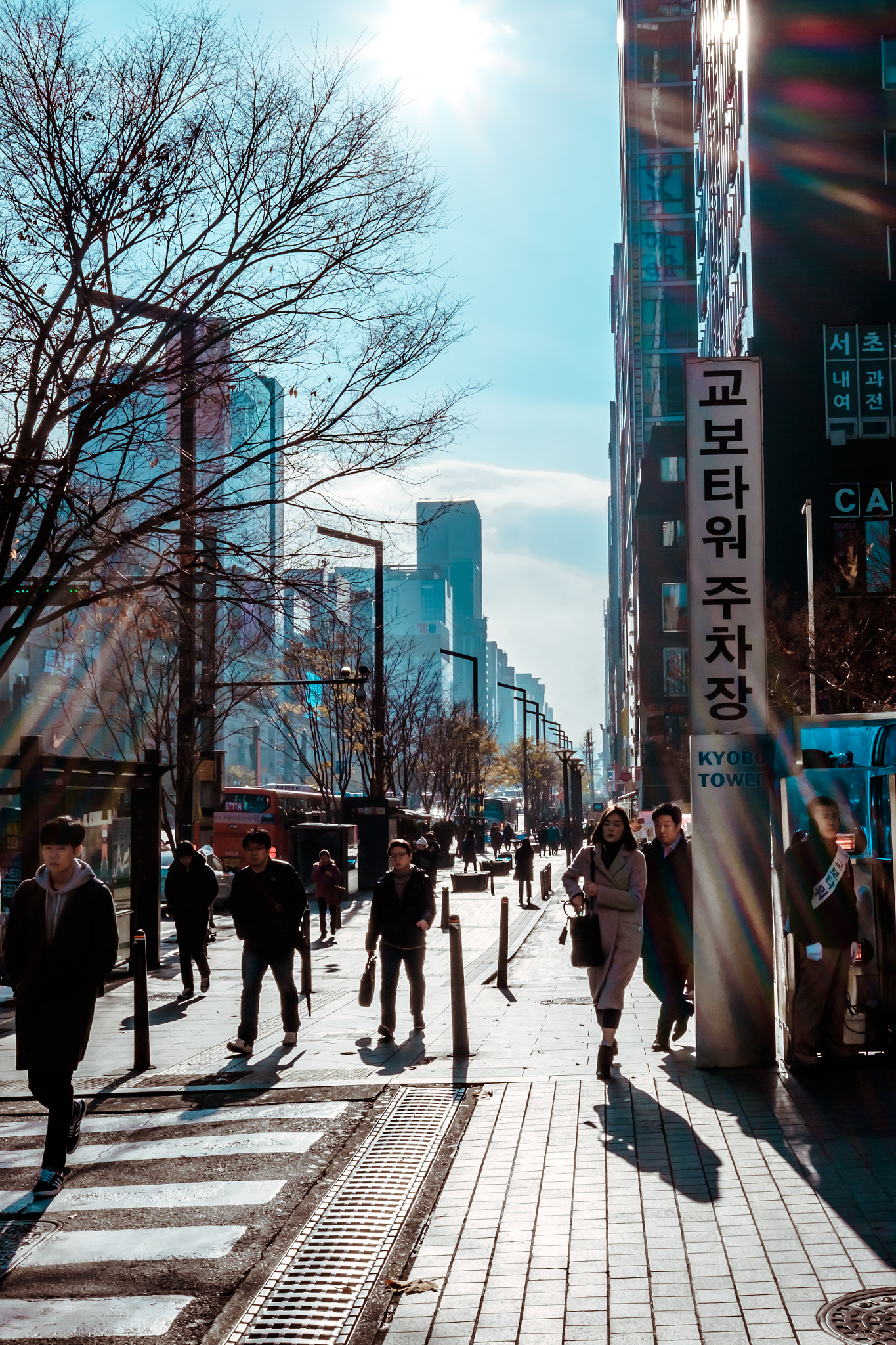 Fujifilm X-T1 + Fujifilm XF 27mm F2.8 sample photo. Gangnam street photography