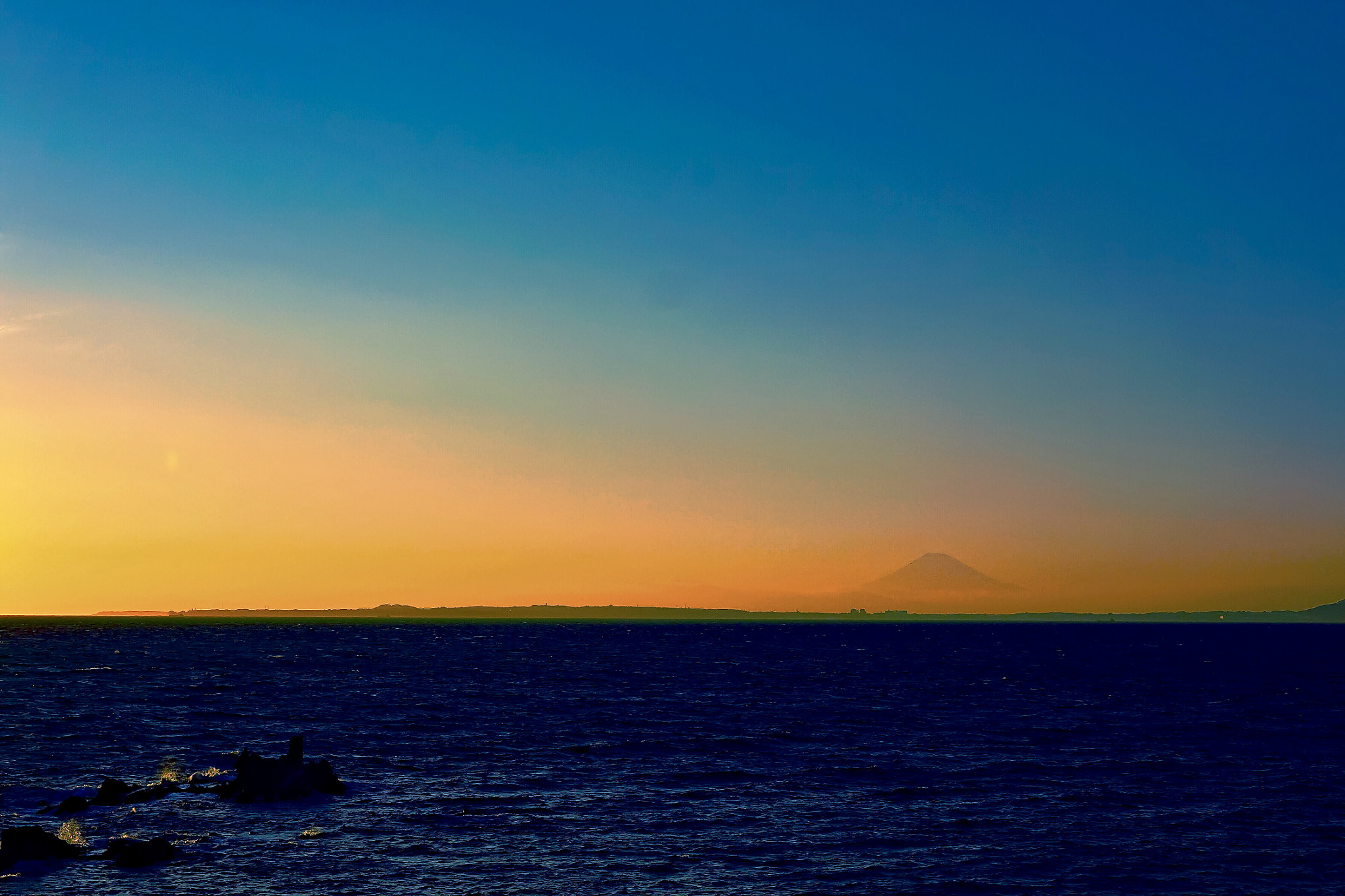 Sony a6000 + Sigma 30mm F1.4 DC DN | C sample photo. Across the sea photography