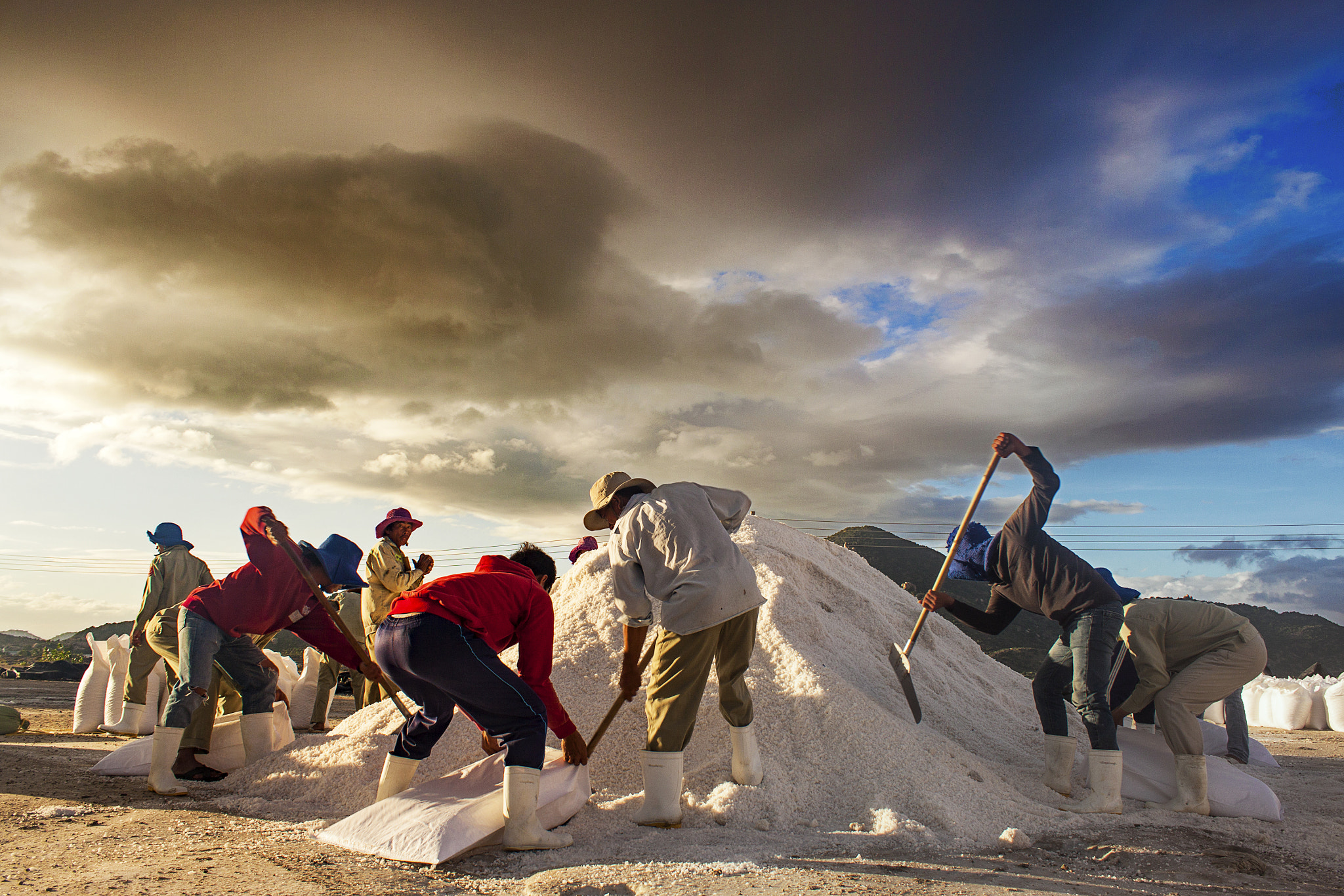 Canon EF-S 18-55mm F3.5-5.6 IS sample photo. Harvesting salt photography