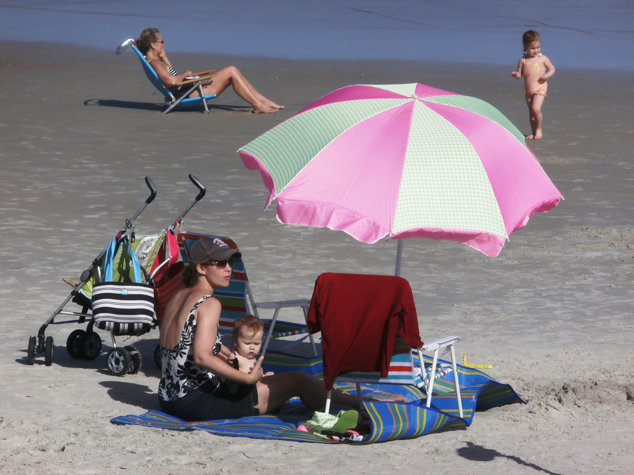 Olympus VR340,D750 sample photo. Mother & baby at beach in volusia county, fl photography