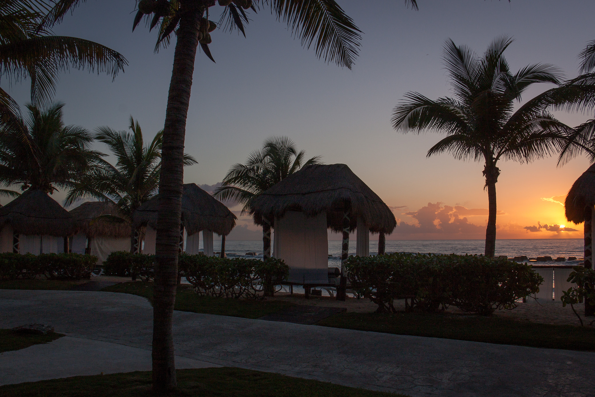 Canon EOS 500D (EOS Rebel T1i / EOS Kiss X3) sample photo. Riviera maya sunrise photography