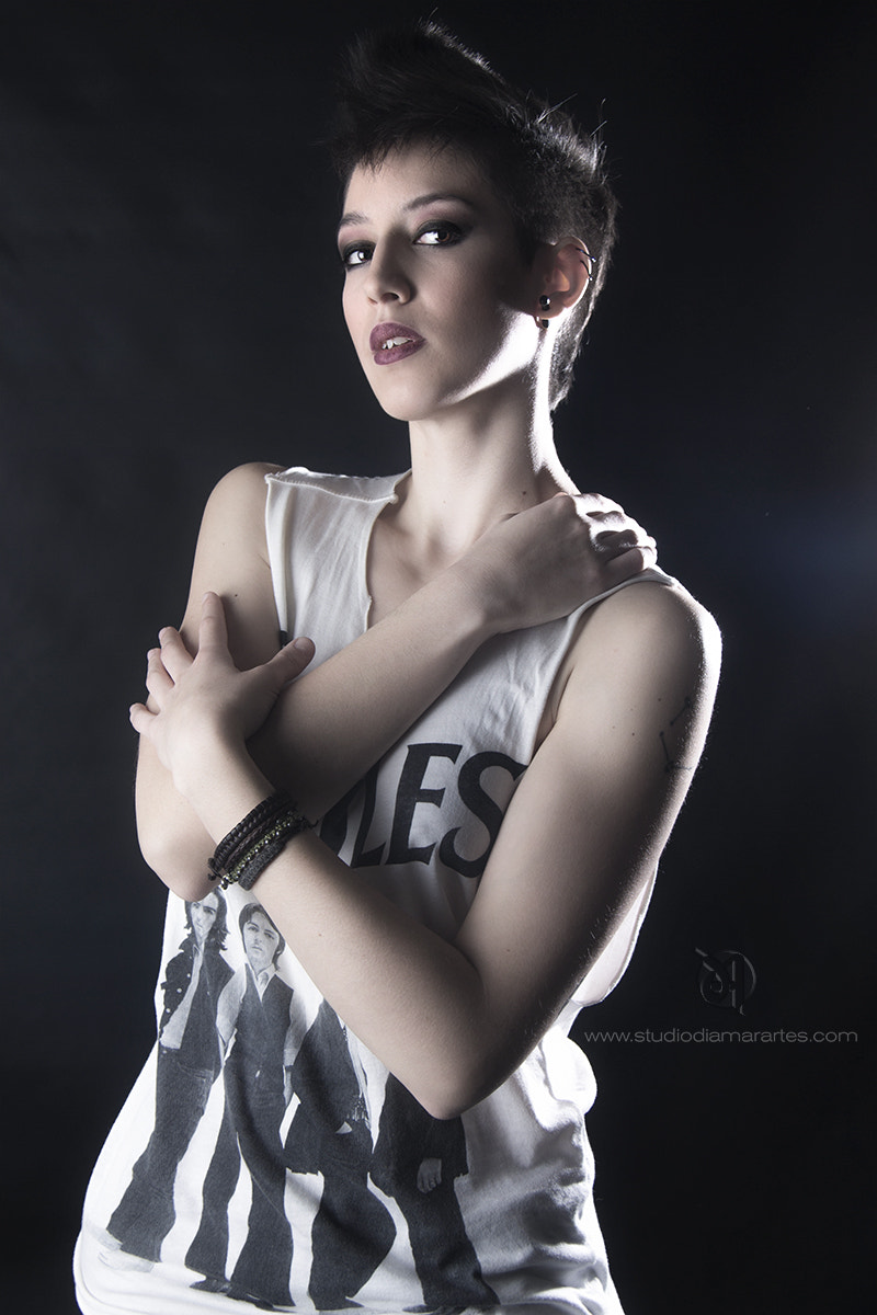 Canon EF-S 18-200mm F3.5-5.6 IS sample photo. Moda photography