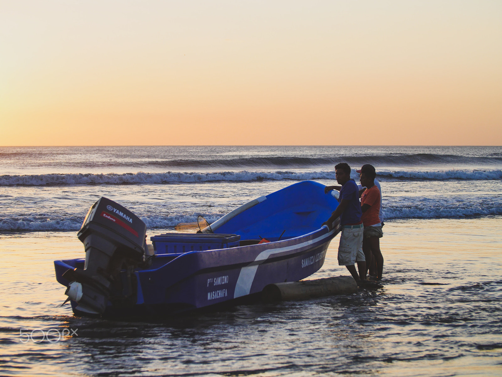 Panasonic Lumix DMC-GH4 + Canon EF 70-200mm F4L USM sample photo. El transito, nicaragua photography