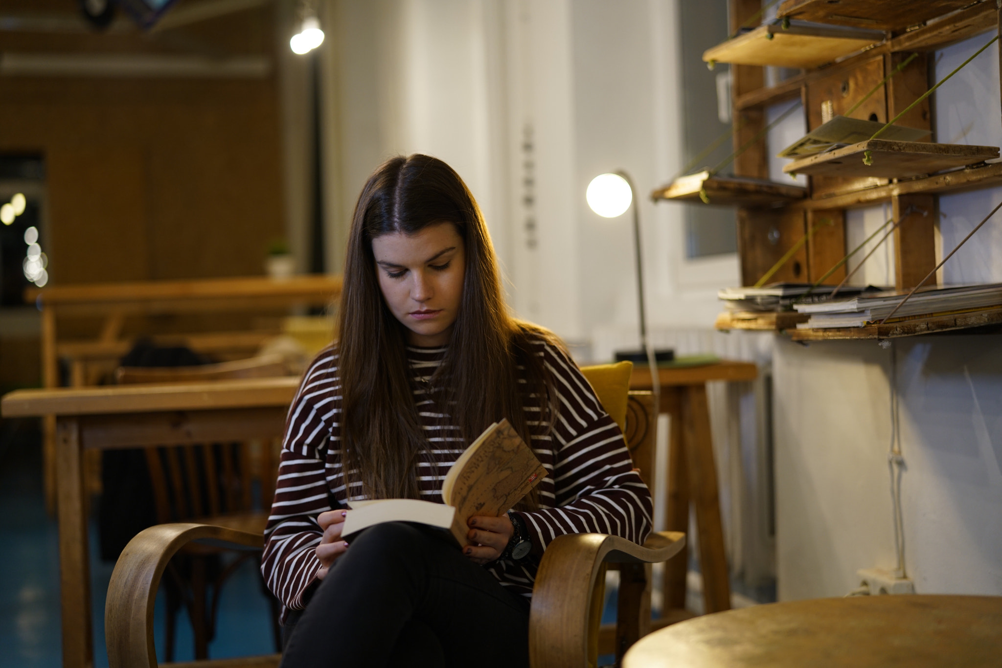 Sony a7R II + Sony Planar T* FE 50mm F1.4 ZA sample photo. Studying girl - cvety photography