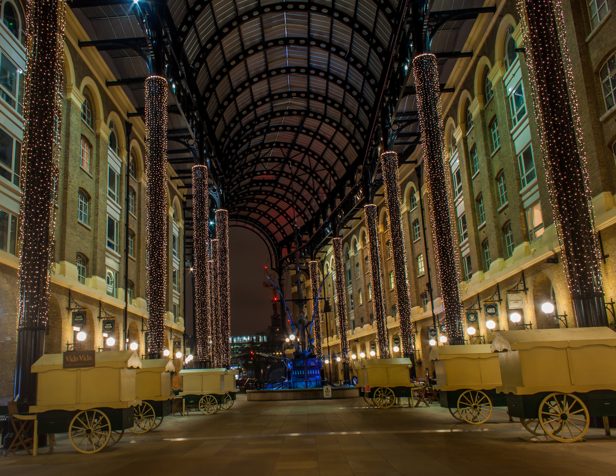 Canon EF-S 18-55mm F3.5-5.6 II sample photo. Still christmas in london in january photography