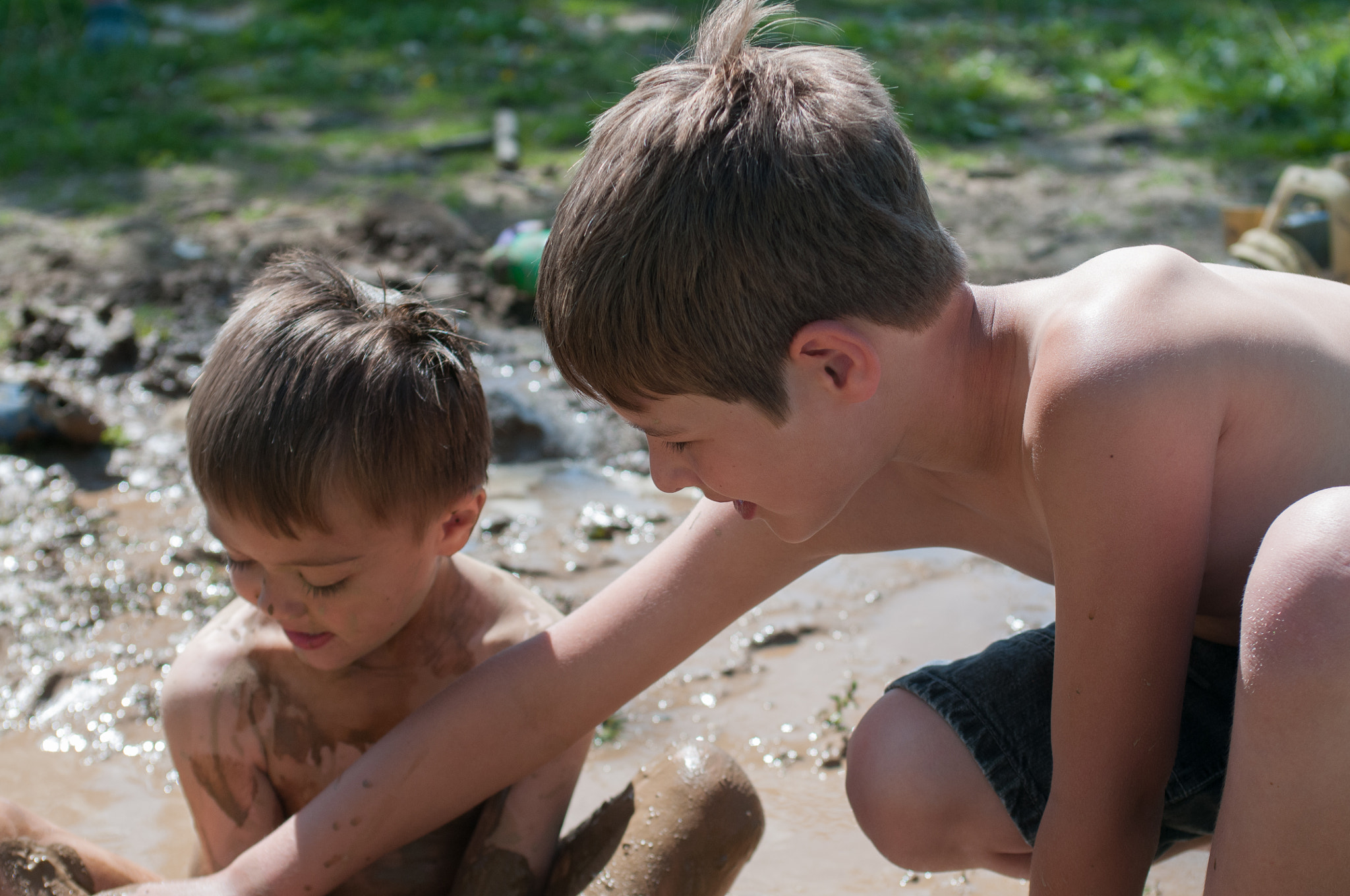 Nikon D300 + AF Zoom-Nikkor 35-70mm f/2.8D sample photo. Happy in the mud 3 photography