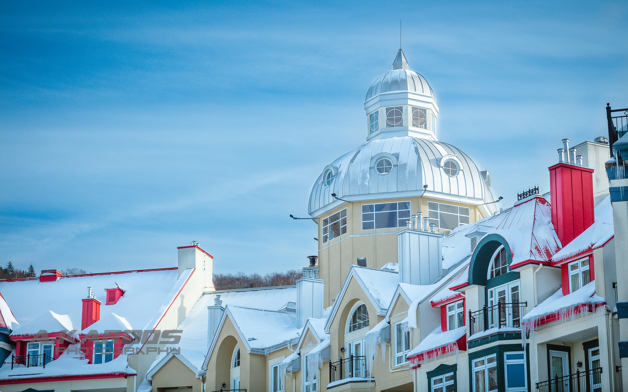 Canon EOS 700D (EOS Rebel T5i / EOS Kiss X7i) + Canon EF 24-105mm F4L IS USM sample photo. Mont-tremblant village - south side - 2017 photography