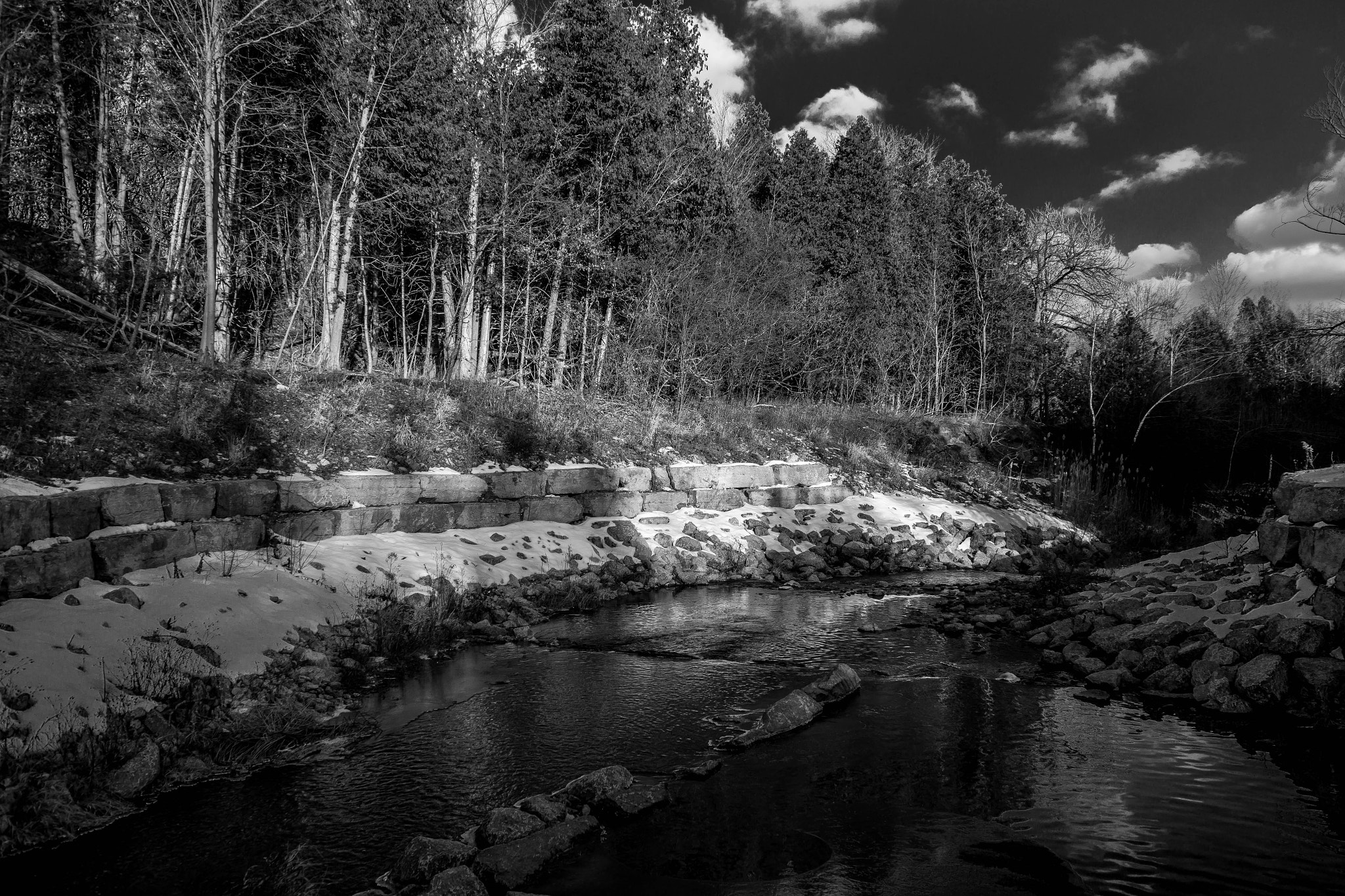 Samsung Galaxy NX + Samsung NX 18-200mm F3.5-6.3 ED OIS sample photo. Winter rouge river photography