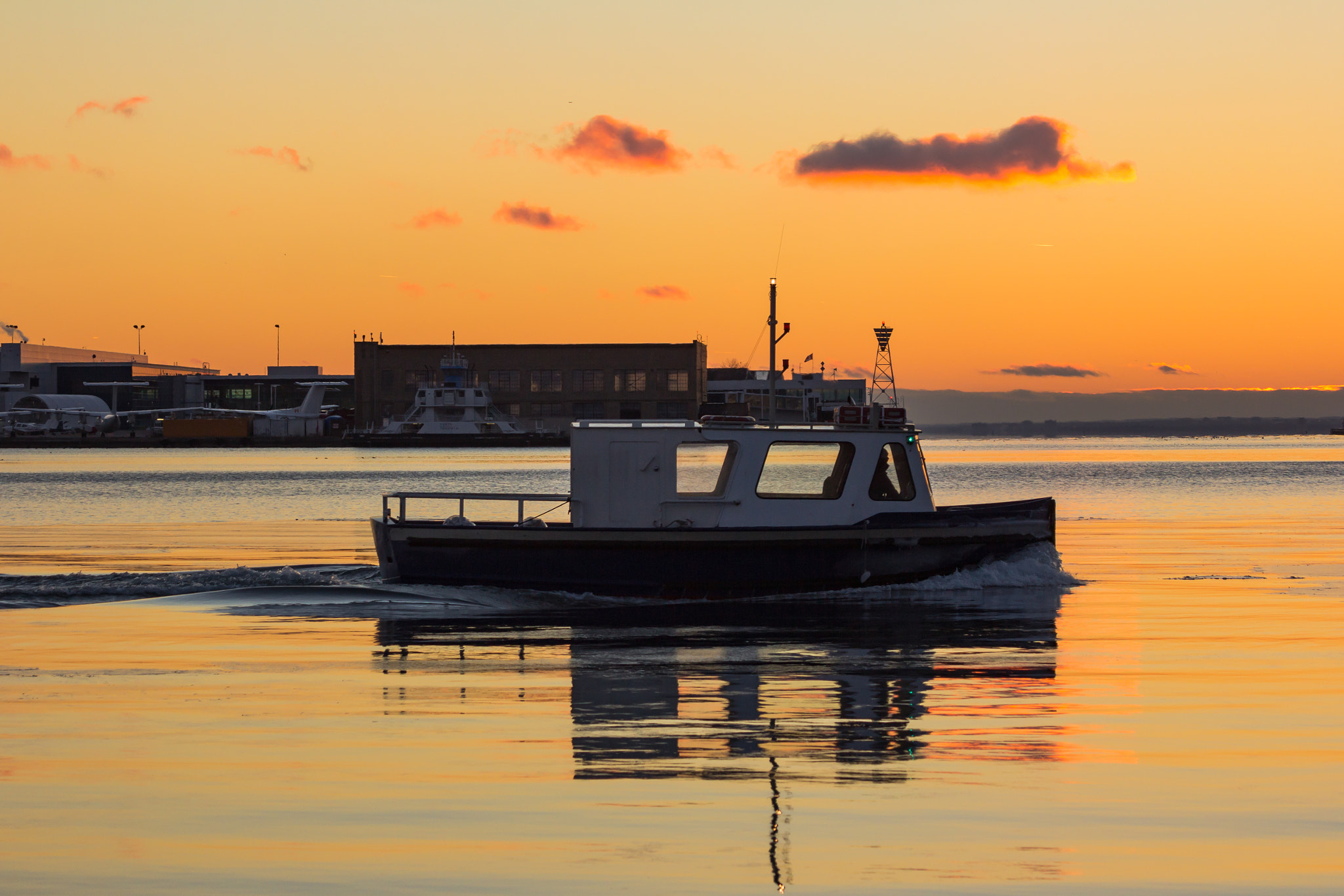 Canon EOS 60D + Canon EF 70-210mm f/3.5-4.5 USM sample photo. Island taxi photography