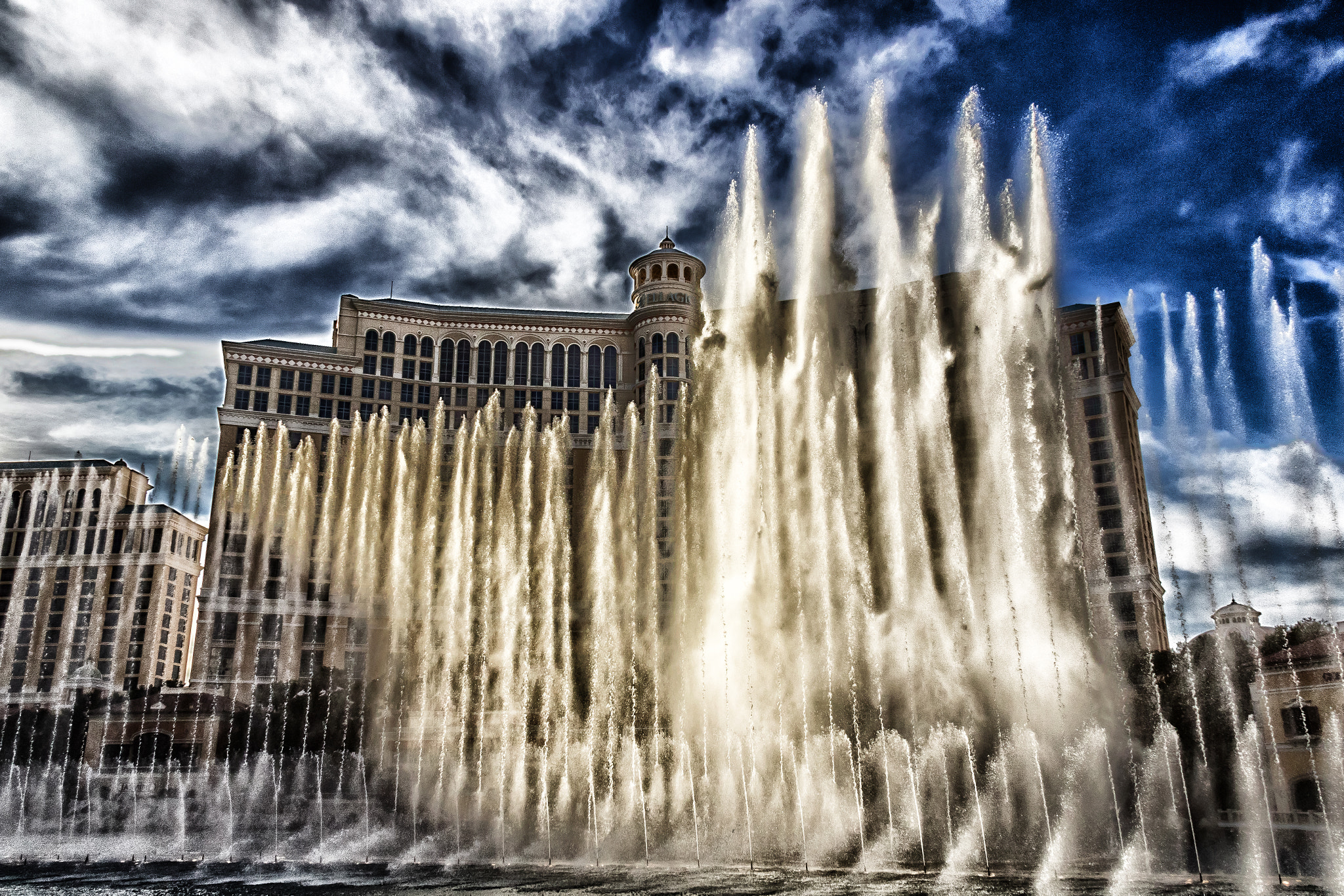 Canon EF-S 18-135mm F3.5-5.6 IS sample photo. Bellagio fountain las vegas photography