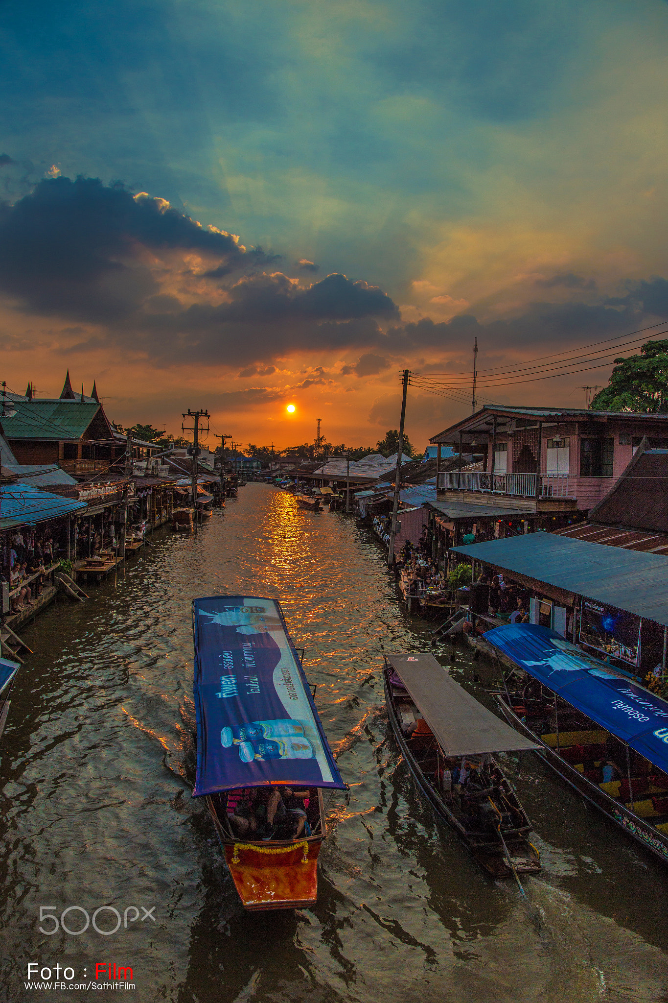 ตลาดอัมพวา