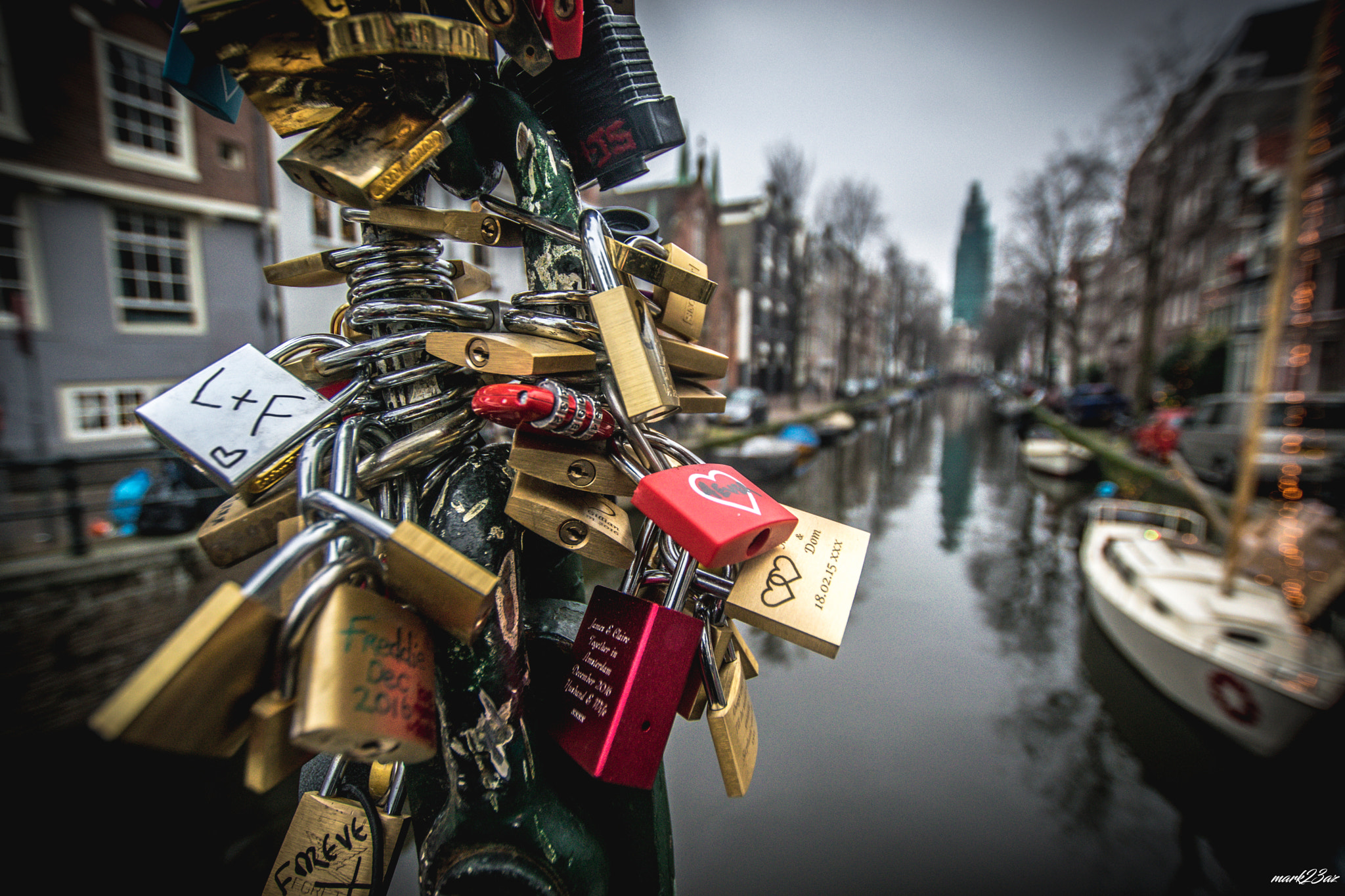 Nikon D3300 + Sigma 10-20mm F3.5 EX DC HSM sample photo. Love amsterdam photography