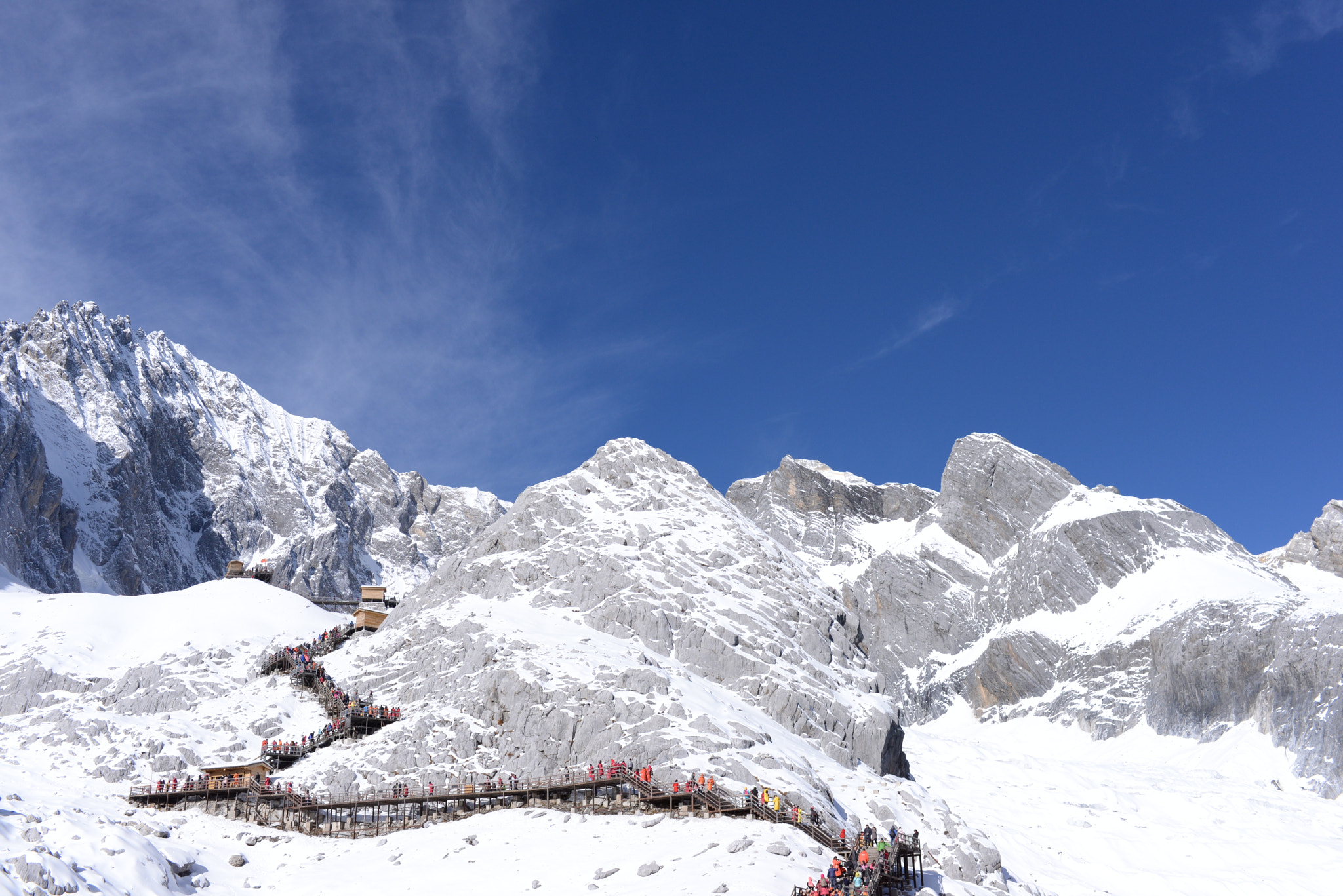 Nikon D610 + Nikon AF-S Nikkor 35mm F1.8G ED sample photo. 雪山蓝天 photography