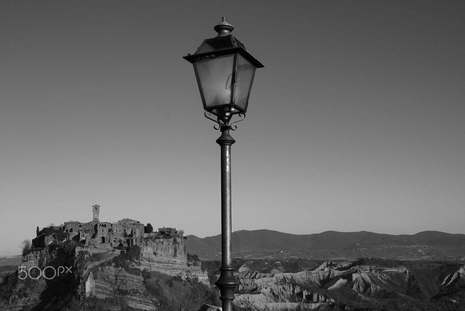 Pentax K10D sample photo. Lamppost in cività di bagnoreggio photography