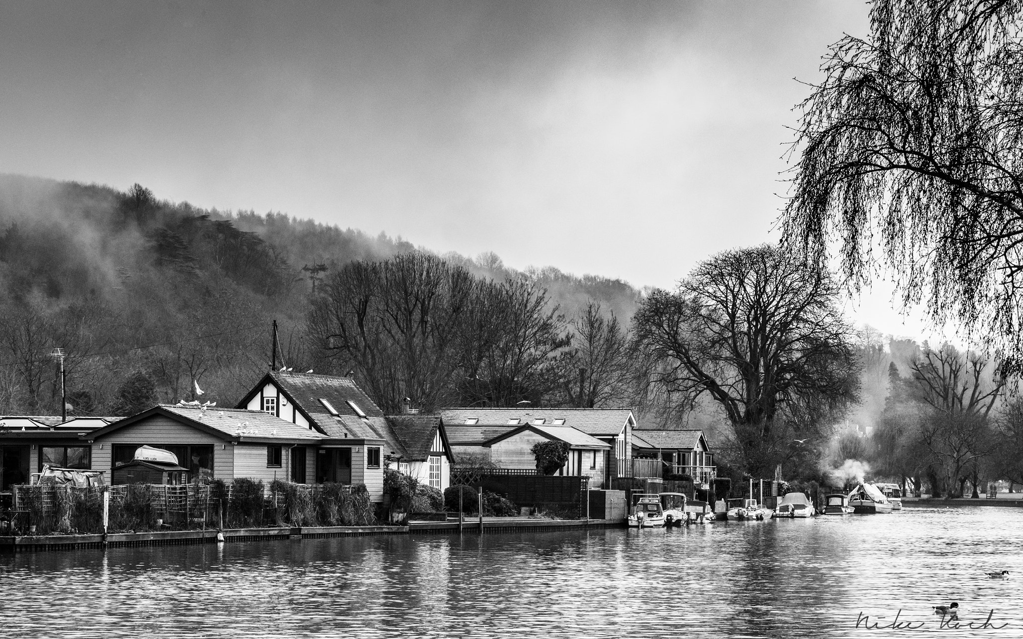 Sony 70-400mm F4-5.6 G SSM II sample photo. Henley in the mist photography