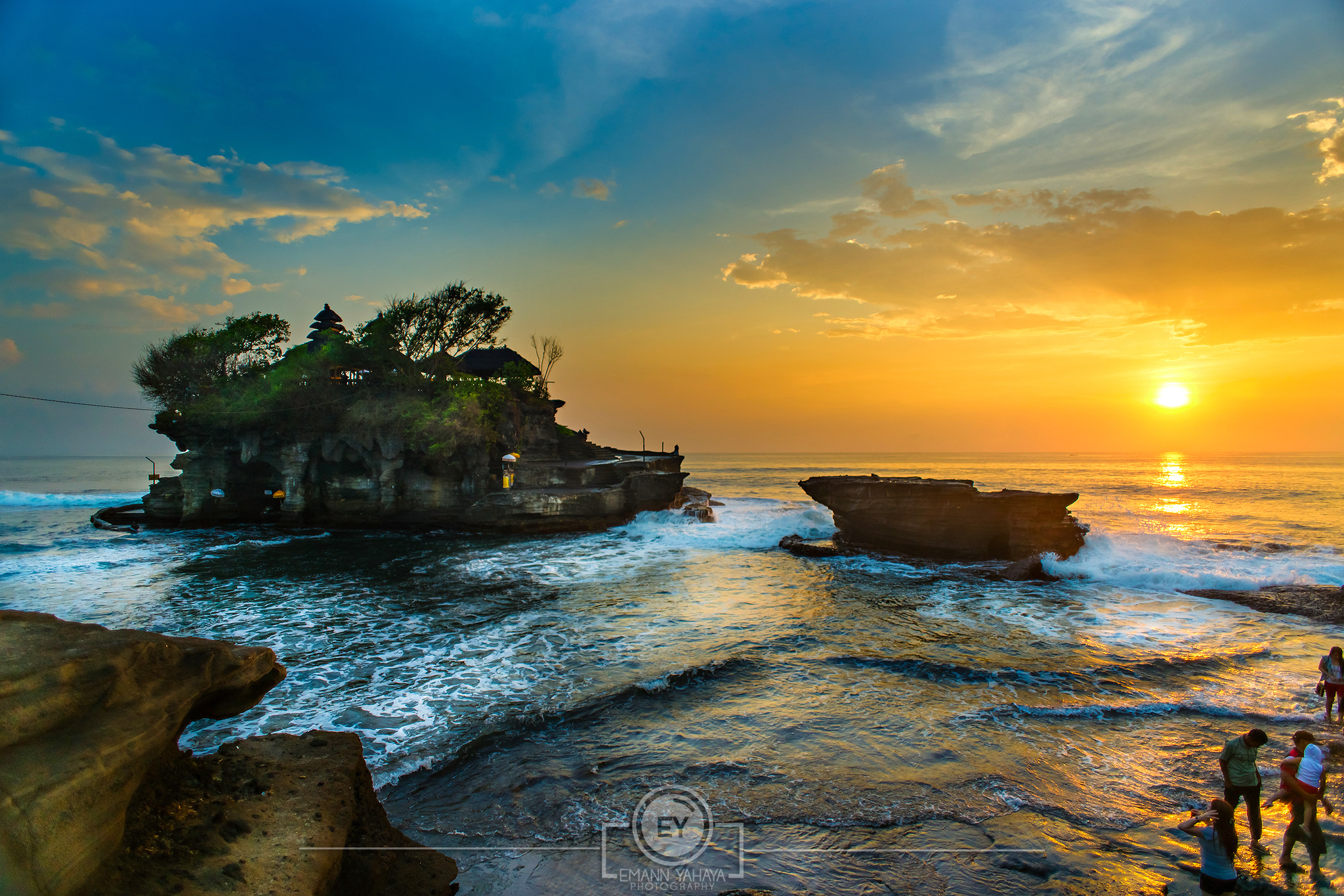 Sony Alpha DSLR-A850 + Sony 20mm F2.8 sample photo. "sunset at tanah lot, bali, indonesia" photography