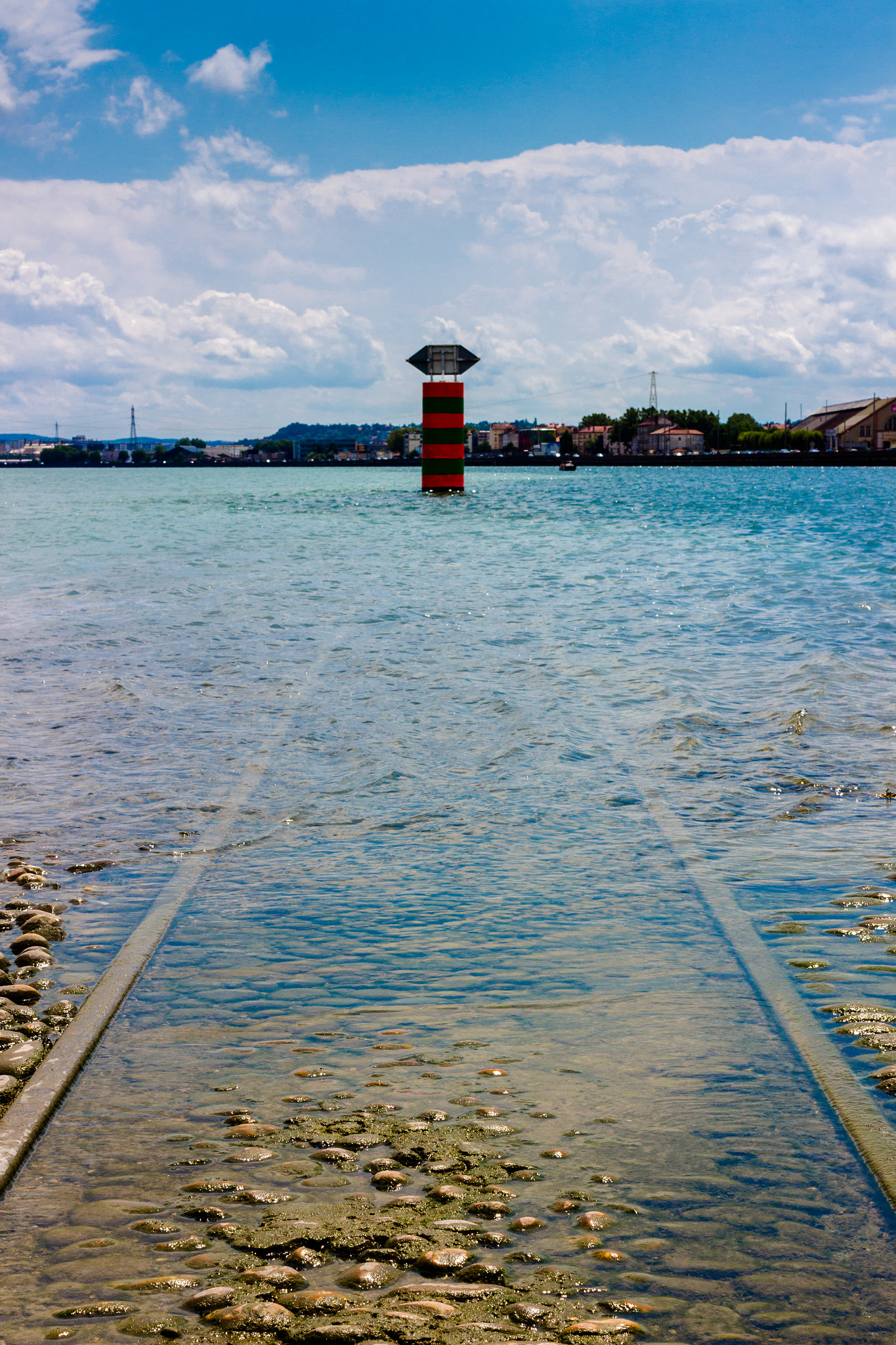 Canon EOS 700D (EOS Rebel T5i / EOS Kiss X7i) + Canon EF 40mm F2.8 STM sample photo. Confluence between the saone and the rhone in lyon photography